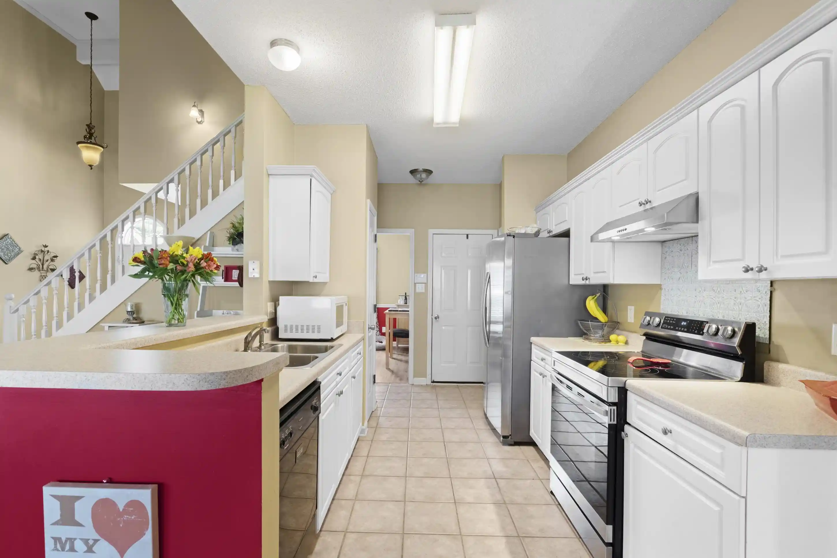 Photo 2 of Sale Pending at 9320 S Fairmont Cir, Collierville, TN 38017 | MLS# 10227890 | Listing updated on 2026-08-19