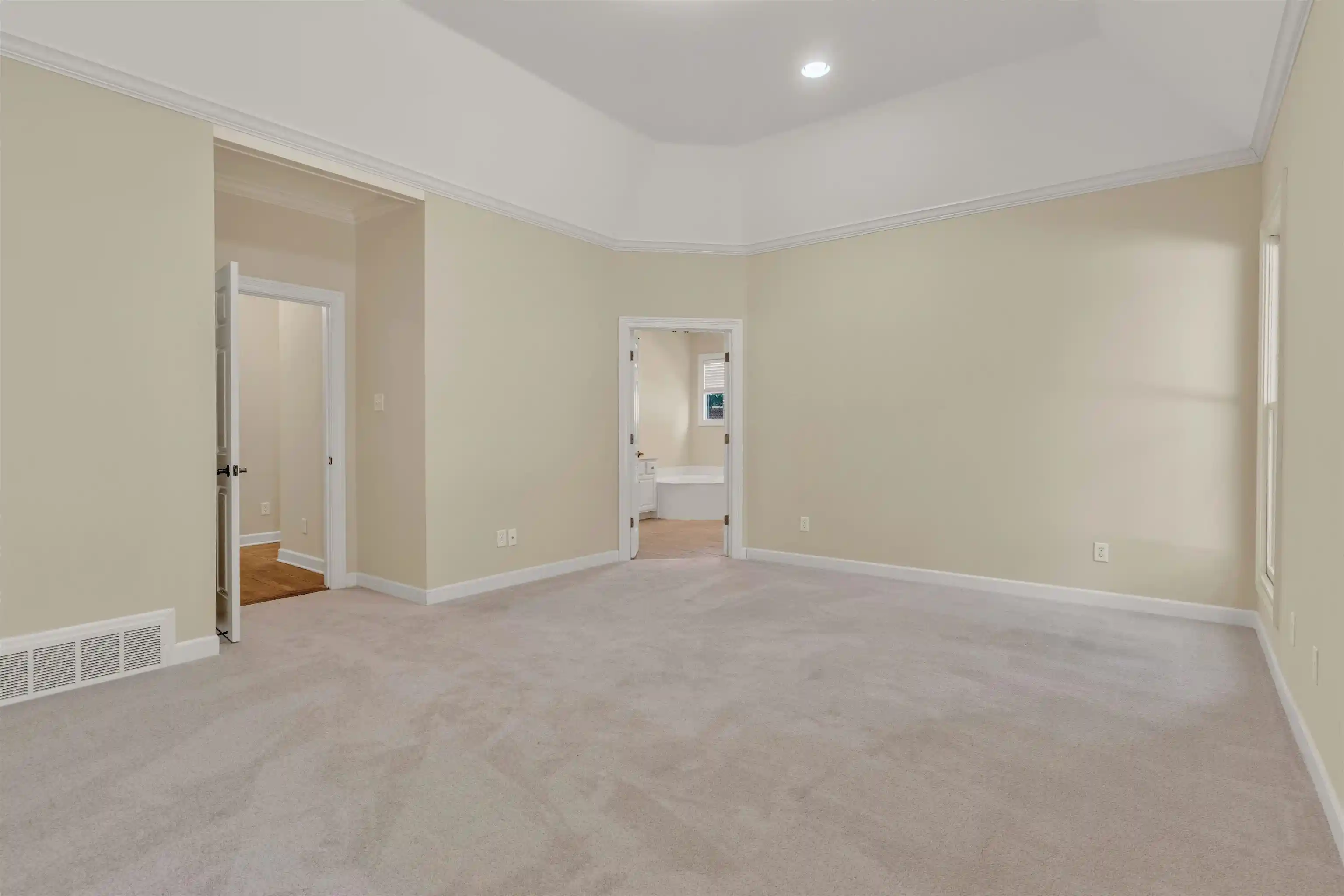 Photo 4 of Single family home for sale at 1950 N Templeton Cir, Collierville, TN 38017 | MLS# 10227916 | Listing updated on 2026-08-07