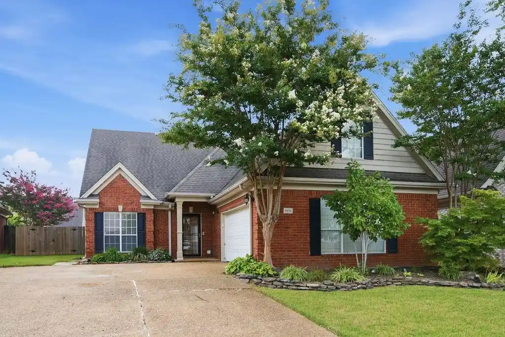 Photo 1 of Townhouse for sale at 4450 Aberton Dr, Southaven, MS 38672 | MLS# 10227928 | Listing updated on 2026-08-25