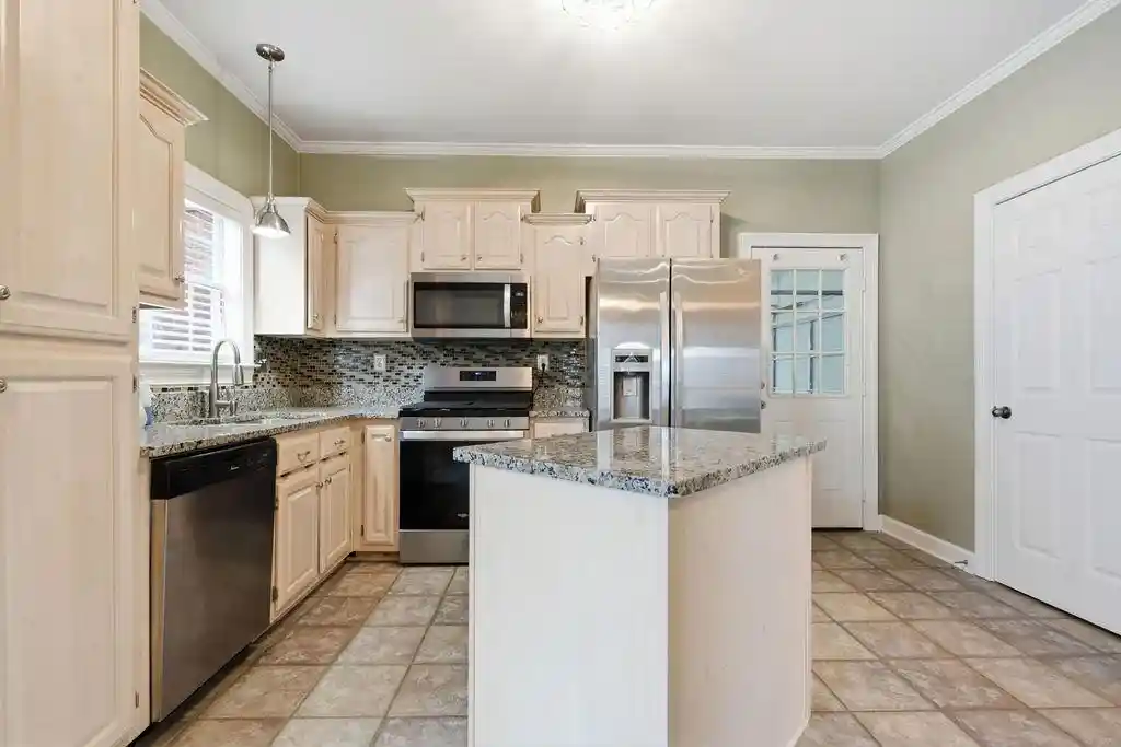 Photo 2 of Townhouse for sale at 4450 Aberton Dr, Southaven, MS 38672 | MLS# 10227928 | Listing updated on 2026-08-25