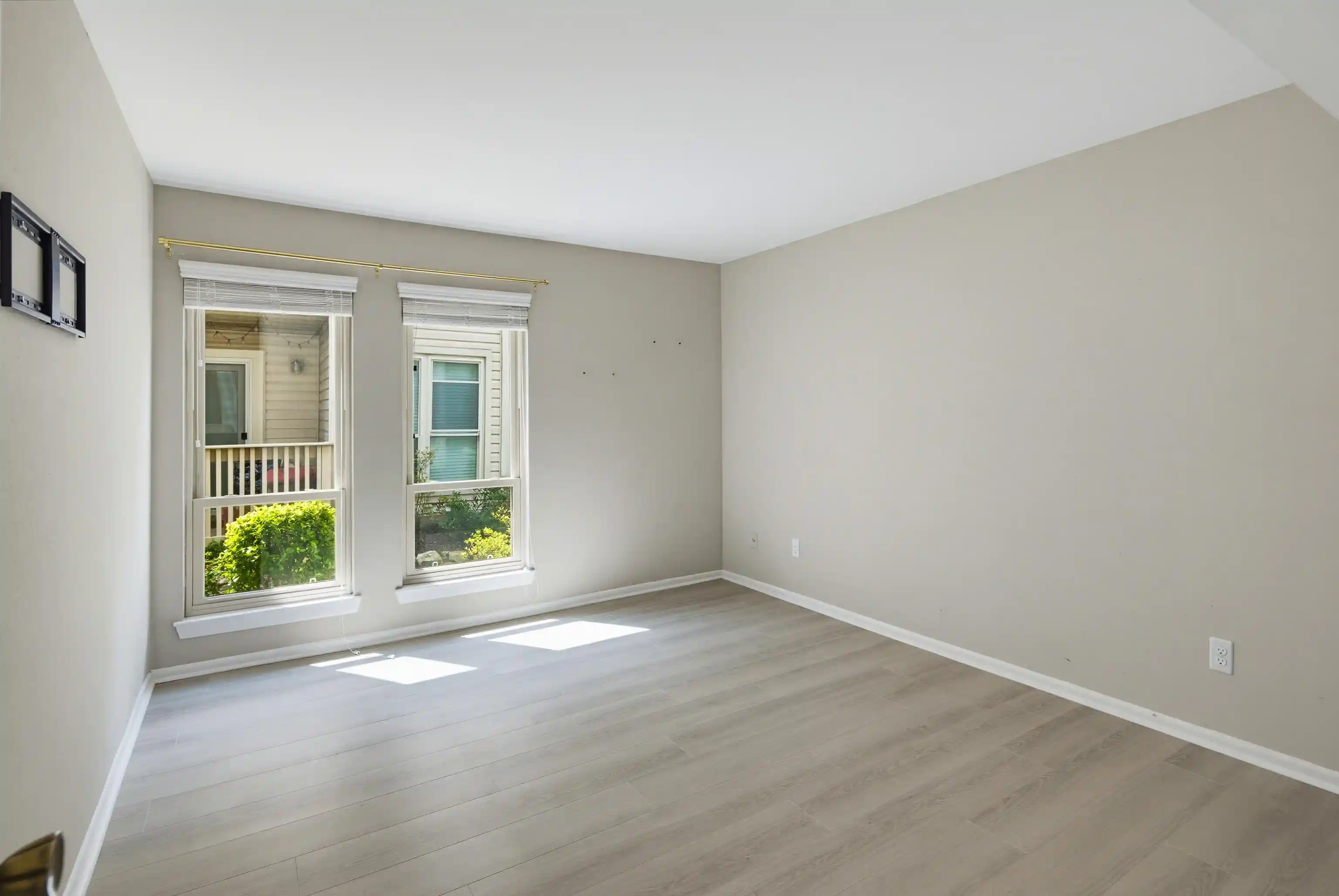 Photo 3 of Condo for sale at 6744 Quail Holw Ct #1, Memphis, TN 38120 | MLS# 10227932 | Listing updated on 2026-09-03
