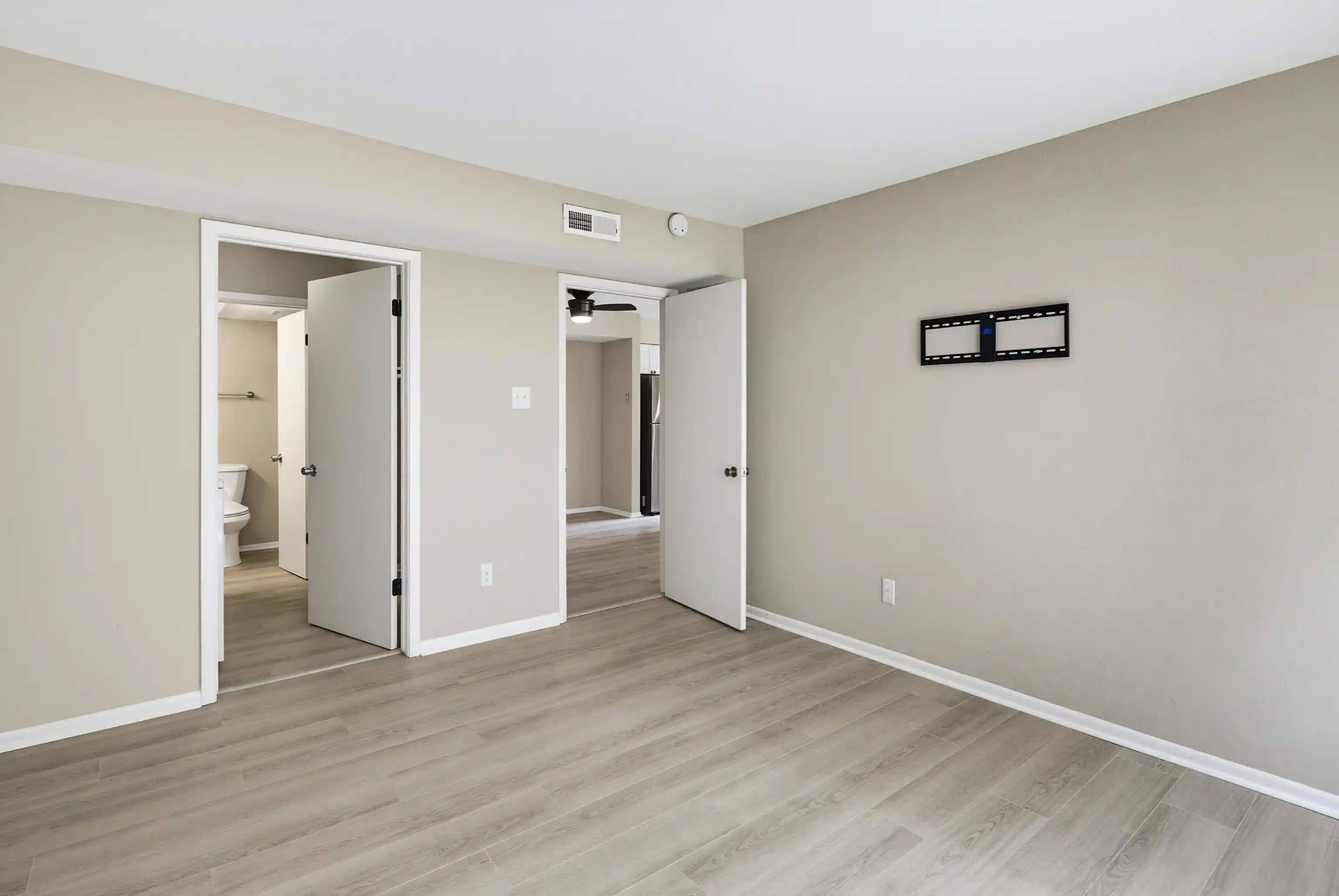 Photo 4 of Condo for sale at 6744 Quail Holw Ct #1, Memphis, TN 38120 | MLS# 10227932 | Listing updated on 2026-09-03