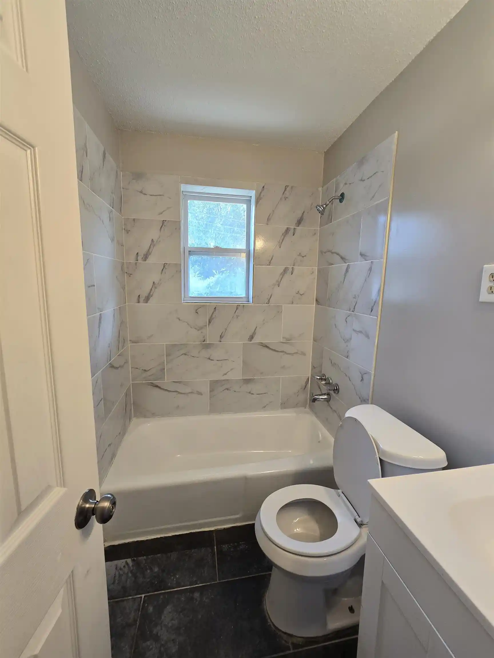 Listing Photo 5 - Condo for sale in building located at 1744 N Graham Rd, Memphis, TN 38108