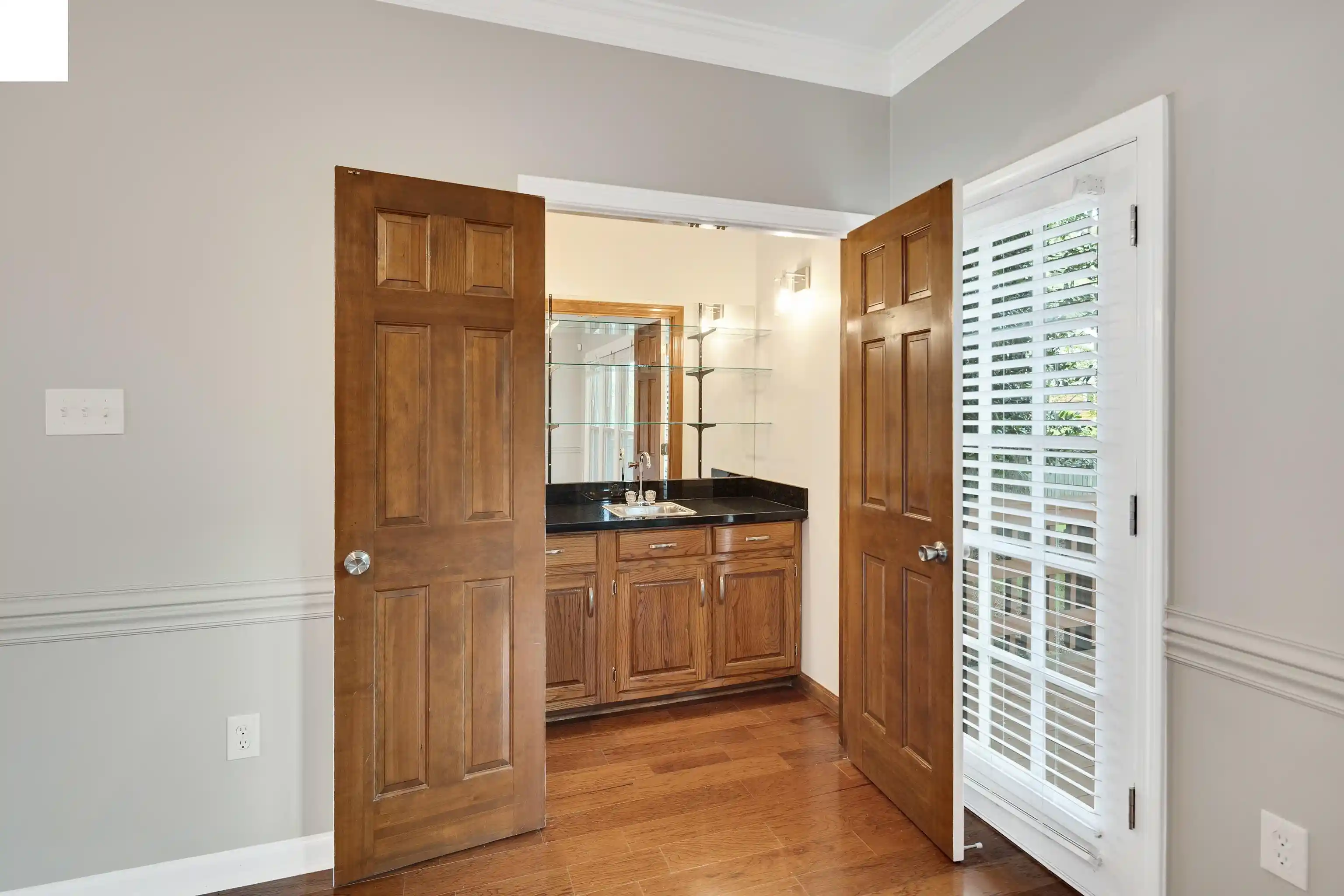 Photo 2 of Single family home for sale at 9190 East Brg Dr, Germantown, TN 38139 | MLS# 10227962 | Listing updated on 2026-08-10