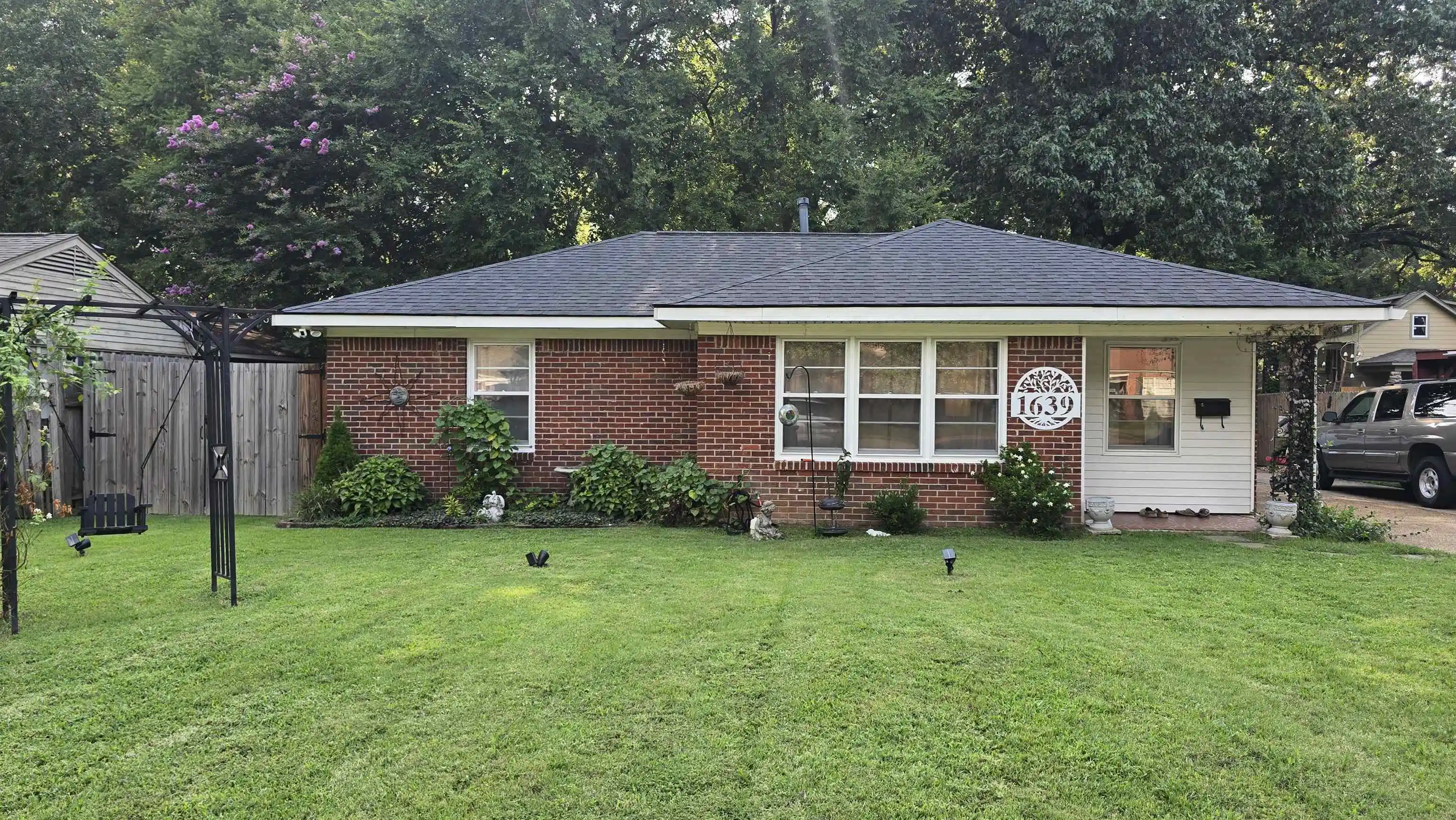 1st image of 1639 Colonial Rd, Memphis, TN 38117 | MLS# 10227969