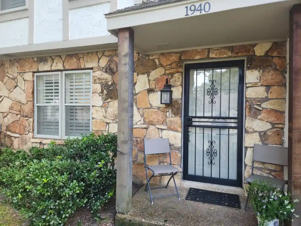 Photo 1 of Townhouse for sale at 1940 Rhineland Dr, Germantown, TN 38138 | MLS# 10227970 | Listing updated on 2026-08-22