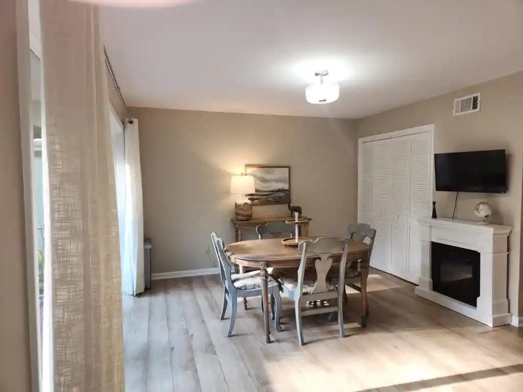 Photo 2 of Townhouse for sale at 1940 Rhineland Dr, Germantown, TN 38138 | MLS# 10227970 | Listing updated on 2026-08-22