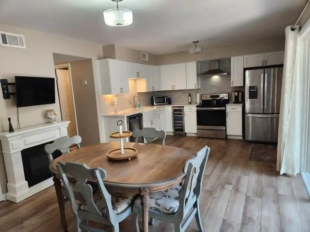 Photo 3 of Townhouse for sale at 1940 Rhineland Dr, Germantown, TN 38138 | MLS# 10227970 | Listing updated on 2026-08-22