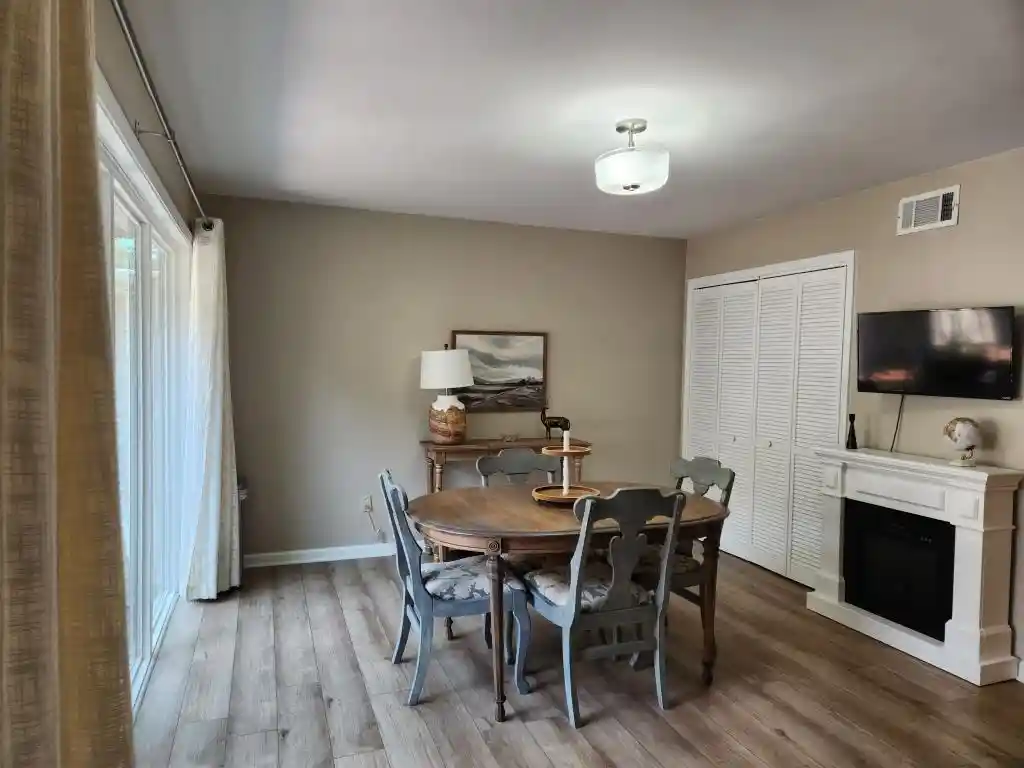Photo 3 of Townhouse for sale at 1940 Rhineland Dr, Germantown, TN 38138 | MLS# 10227970 | Listing updated on 2026-08-22