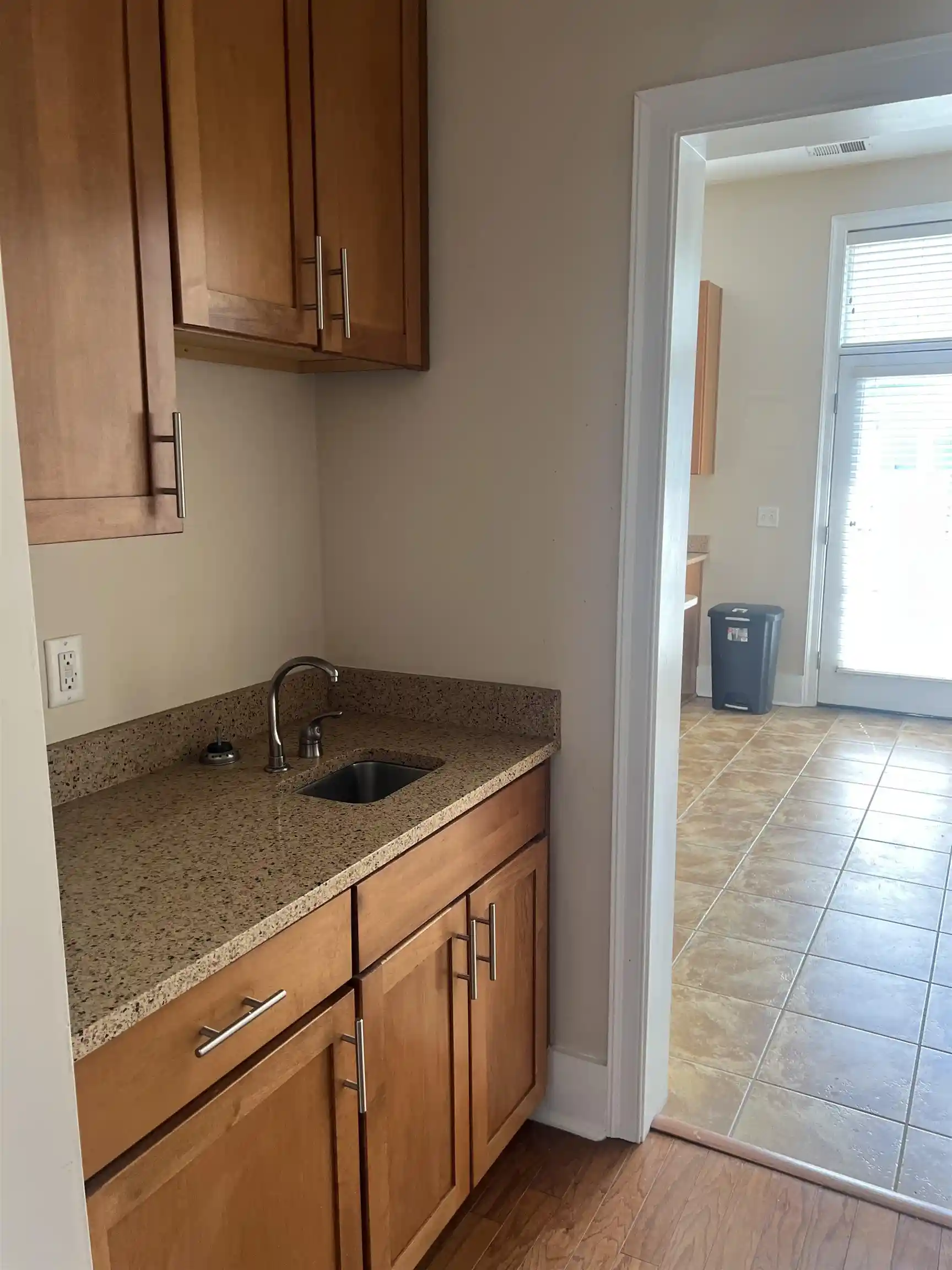 Listing Photo 2 - Condo for sale in building located at 615 Denmark Dr, Memphis, TN 38103 - Unit #202