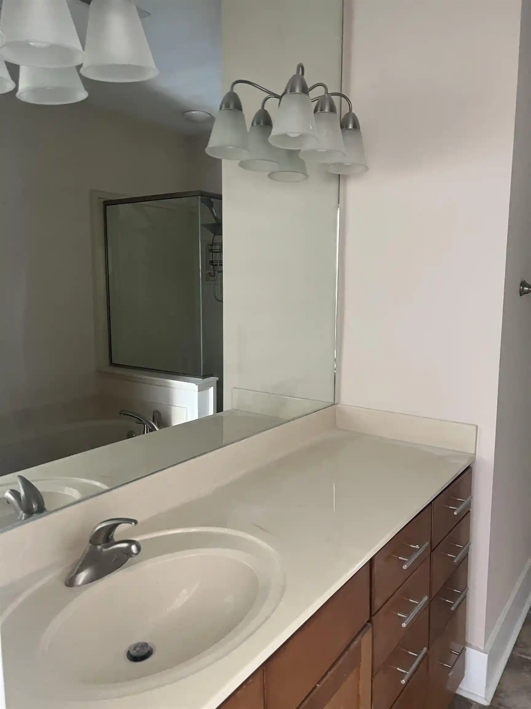 Listing Photo 4 - Condo for sale in building located at 615 Denmark Dr, Memphis, TN 38103 - Unit #202