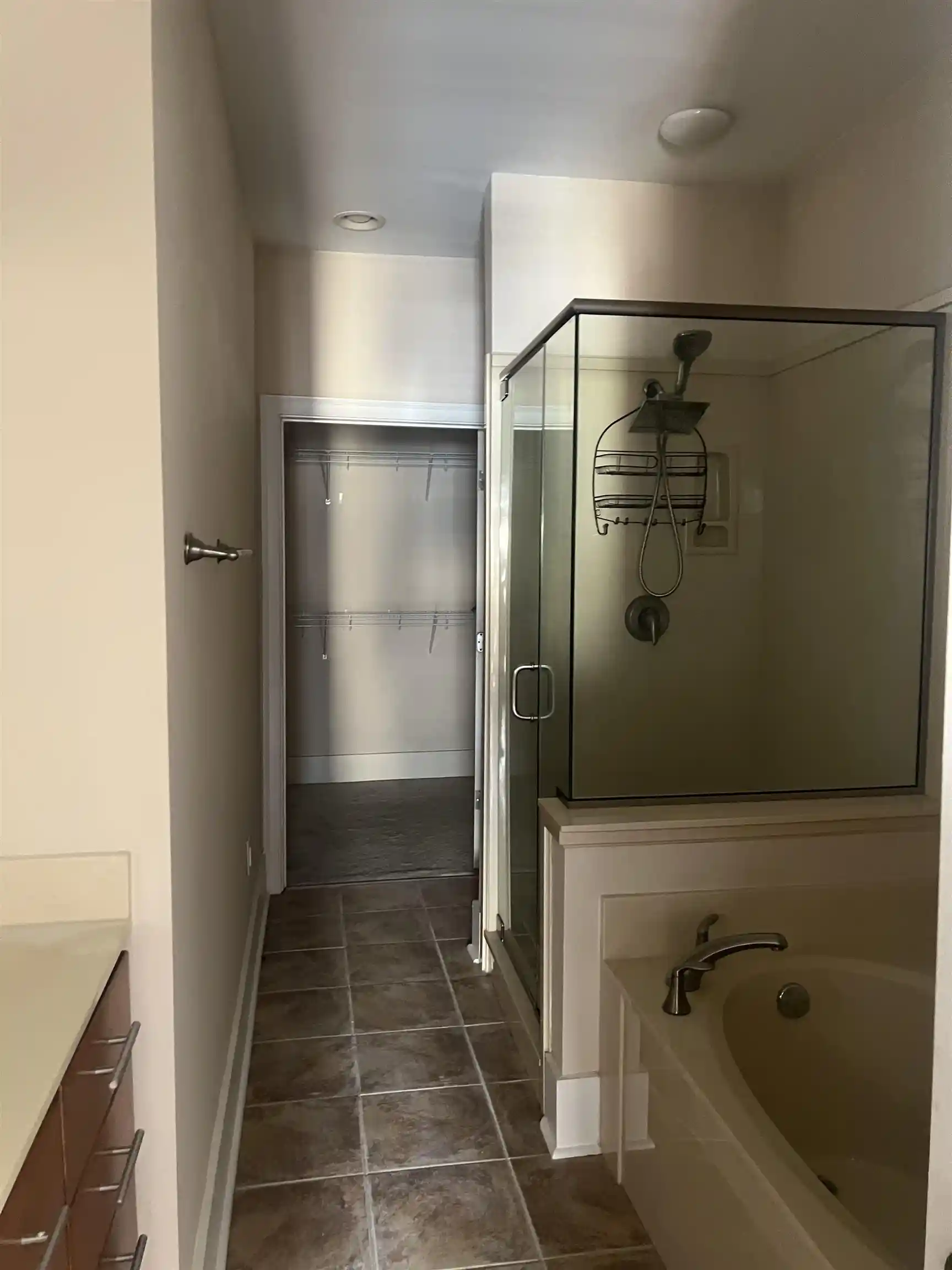 Listing Photo 5 - Condo for sale in building located at 615 Denmark Dr, Memphis, TN 38103 - Unit #202