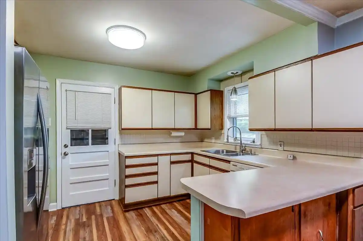 2nd image of 1227 Colonial Rd, Memphis, TN 38117 | MLS# 10227977