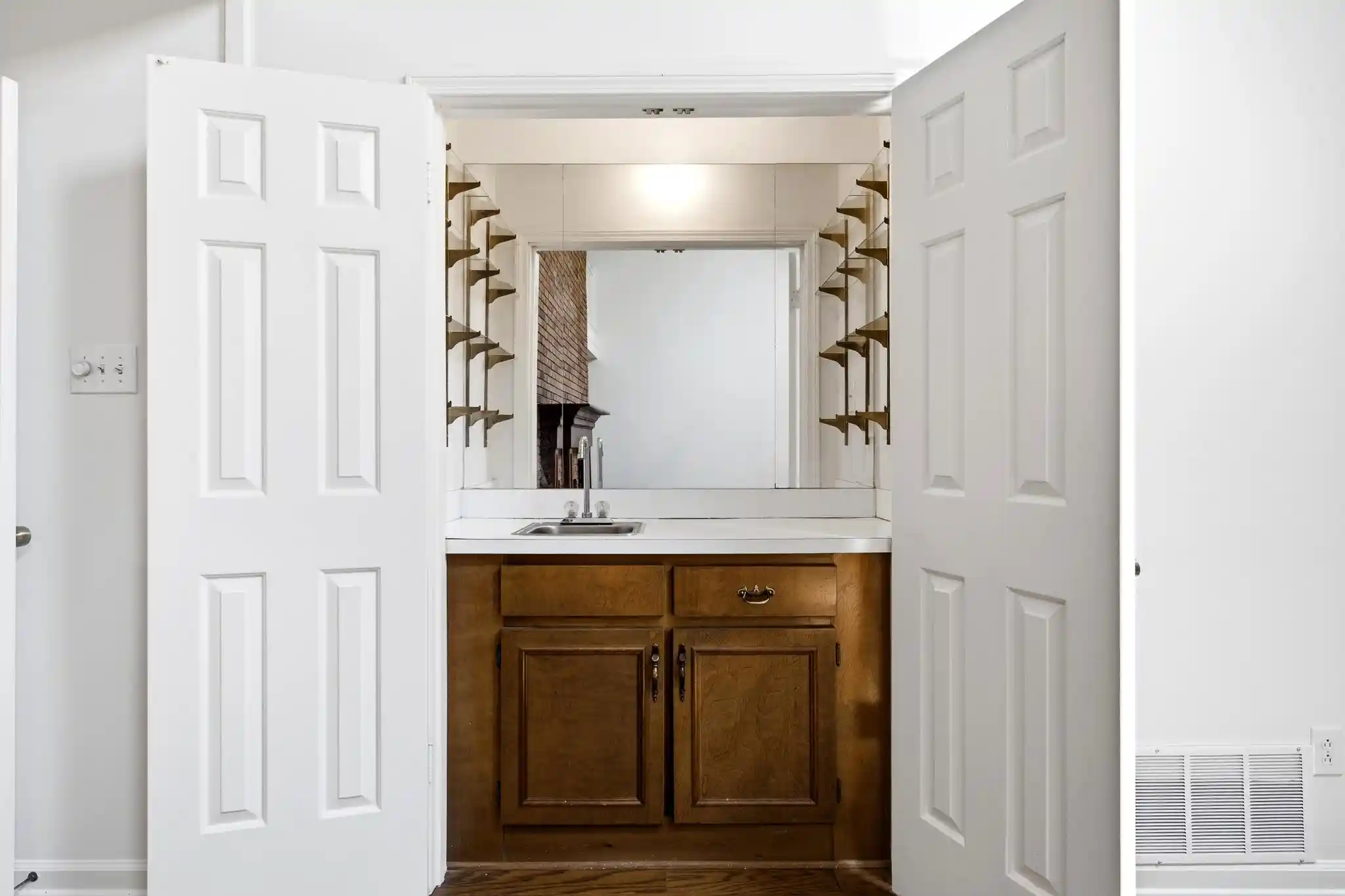 Photo 2 of Single family home for sale at 1935 Wicklow Way, Germantown, TN 38139 | MLS# 10227997 | Listing updated on 2026-08-10