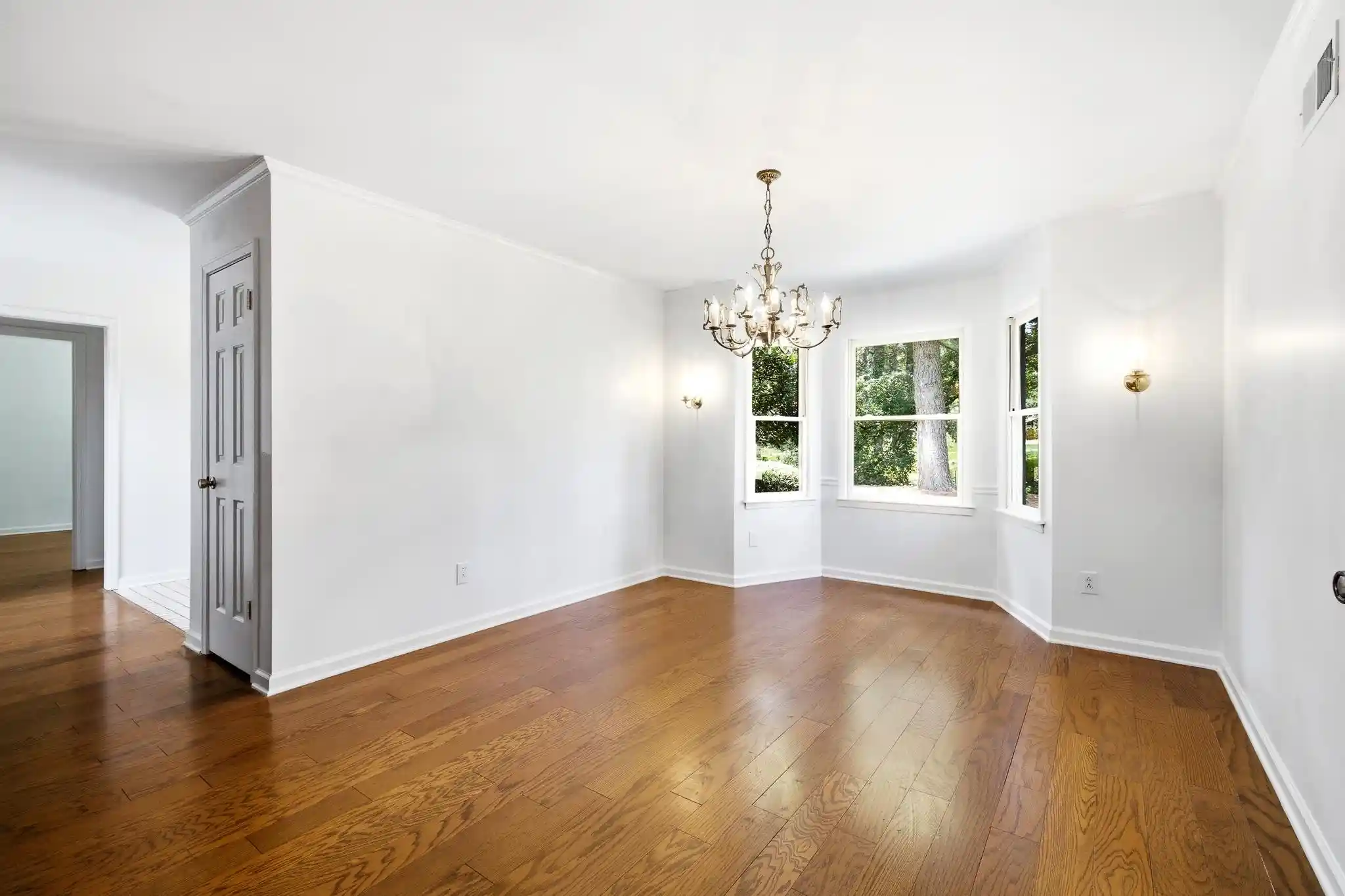 Photo 3 of Single family home for sale at 1935 Wicklow Way, Germantown, TN 38139 | MLS# 10227997 | Listing updated on 2026-08-10