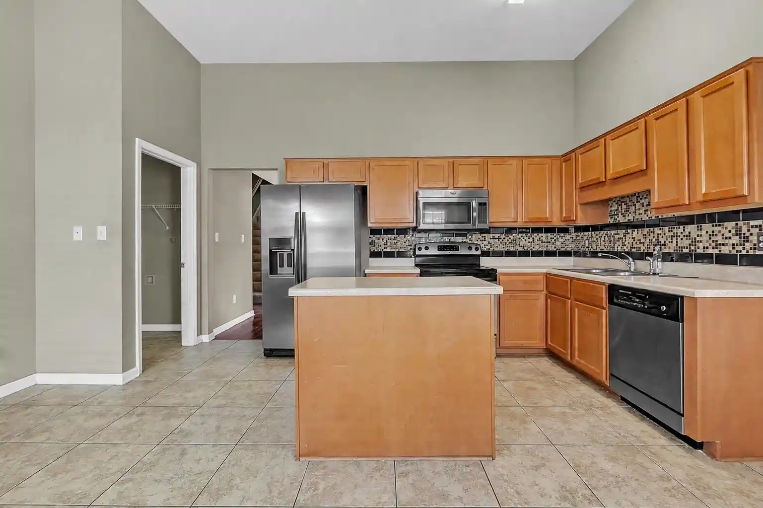 Photo 2 of Sale Pending at 1525 Carlton Ridge Dr, Cordova, TN 38016 | MLS# 10228002 | Listing updated on 2026-09-29