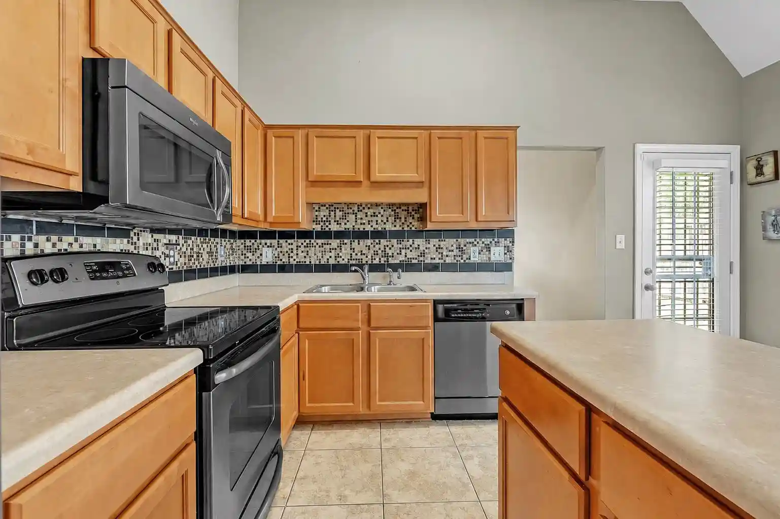 Photo 3 of Sale Pending at 1525 Carlton Ridge Dr, Cordova, TN 38016 | MLS# 10228002 | Listing updated on 2026-09-29