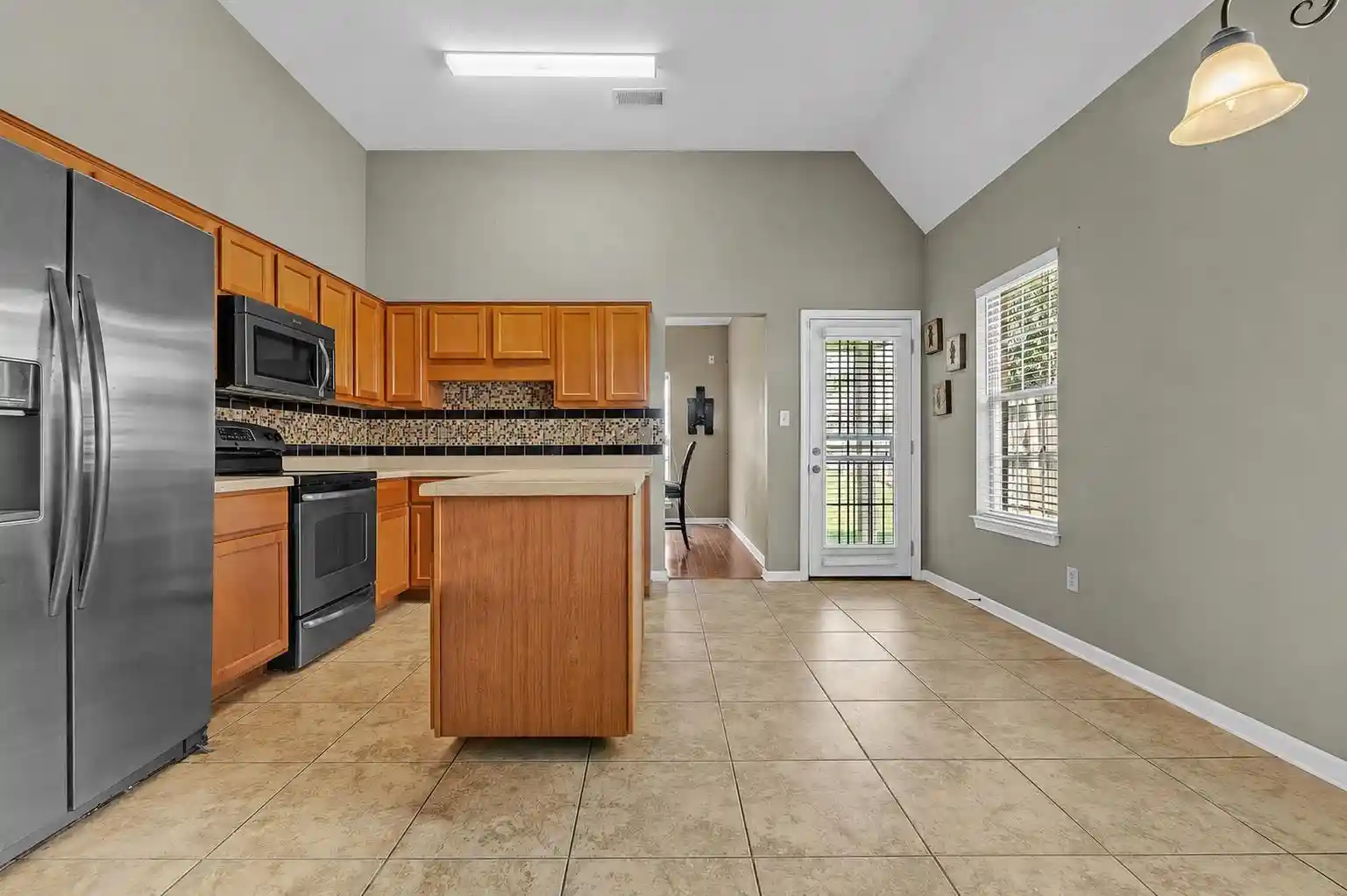 Photo 3 of Sale Pending at 1525 Carlton Ridge Dr, Cordova, TN 38016 | MLS# 10228002 | Listing updated on 2026-09-29
