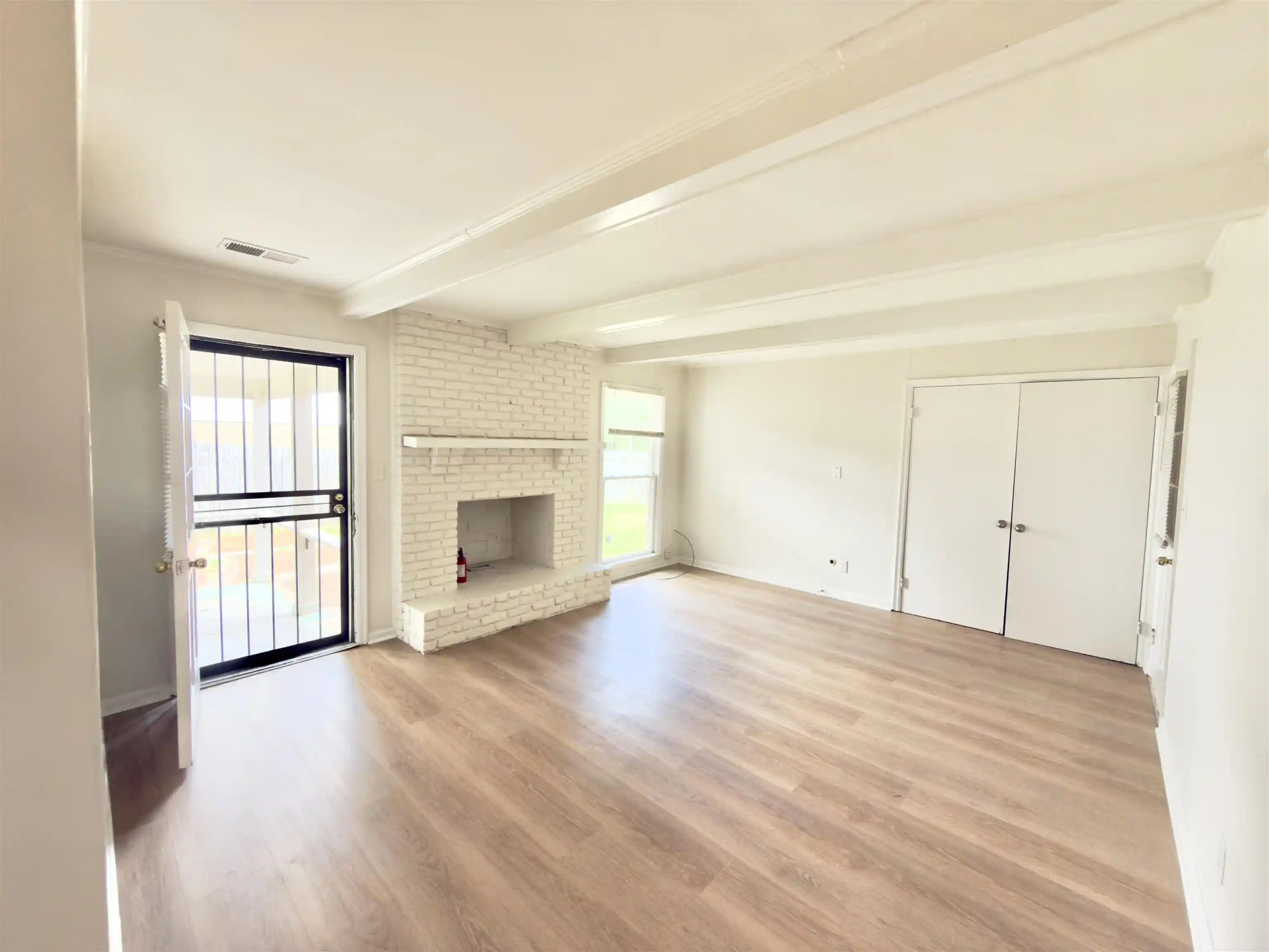 Photo 3 of Sale Pending at 2973 Egan Dr, Memphis, TN 38115 | MLS# 10228008 | Listing updated on 2026-08-14