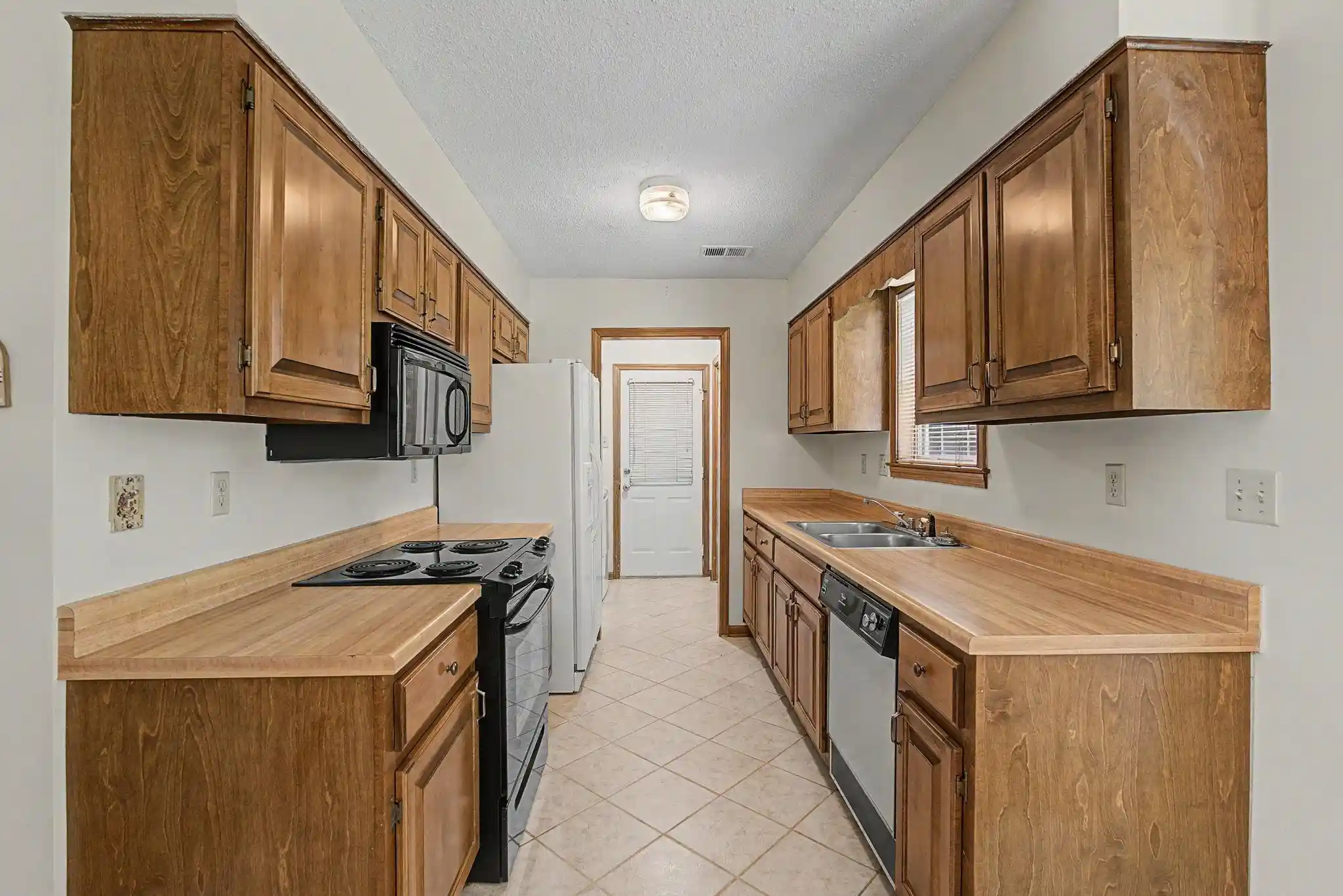 Photo 3 of Sale Pending at 6949 Daneman Dr, Memphis, TN 38133 | MLS# 10228011 | Listing updated on 2026-08-19