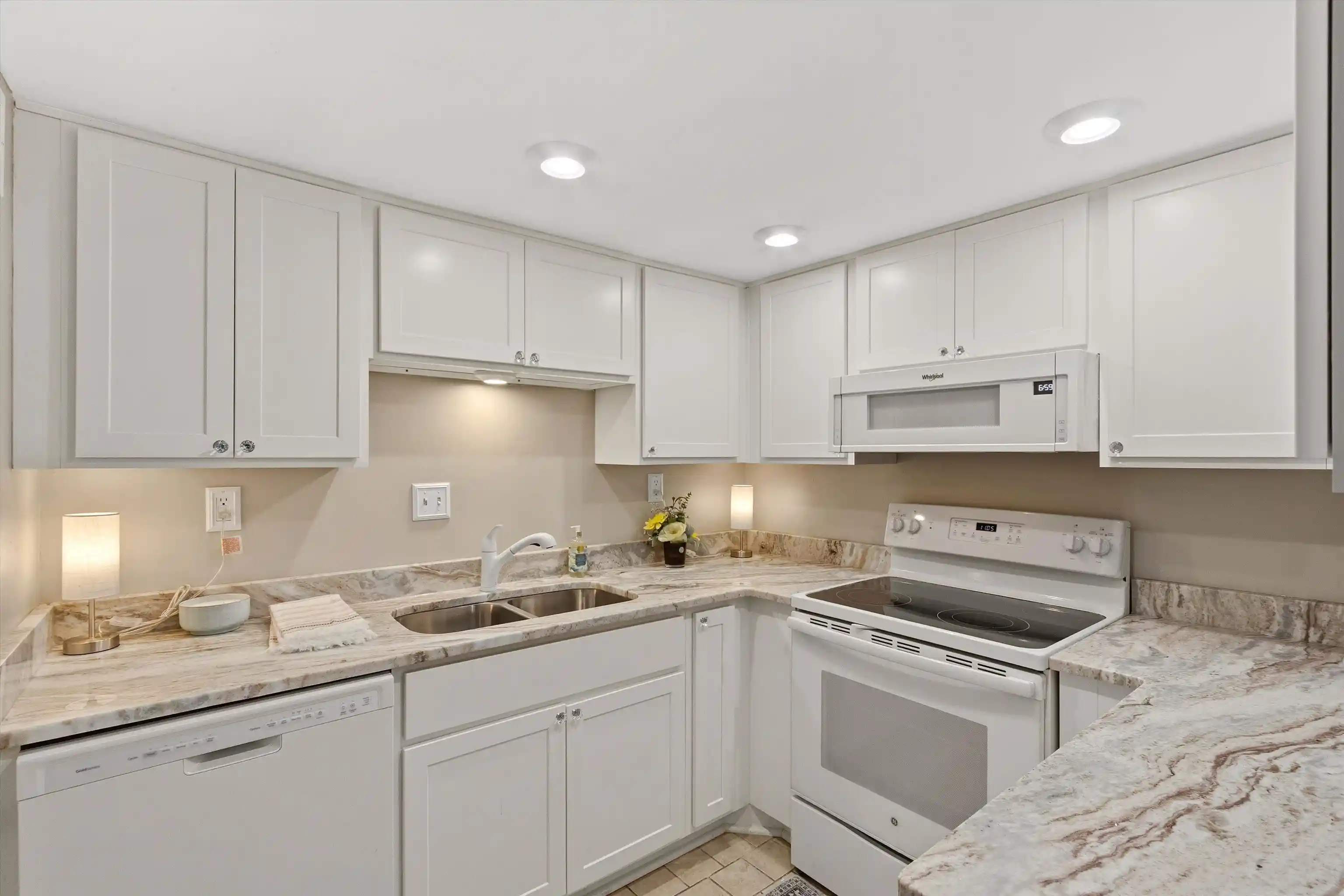 Listing Photo 5 - Condo for sale in building located at 1906 Allenby Dr, Germantown, TN 38139 - Unit #16