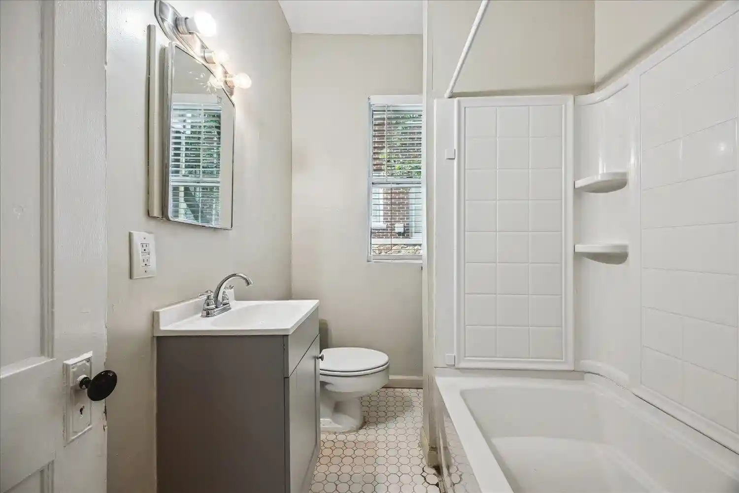 2nd image of 1901 Linden Ave, Memphis, TN 38104 | MLS# 10228036