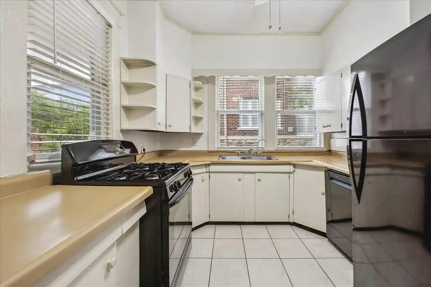 Listing Photo 4 - Condo for sale in building located at 1901 Linden Ave, Memphis, TN 38104