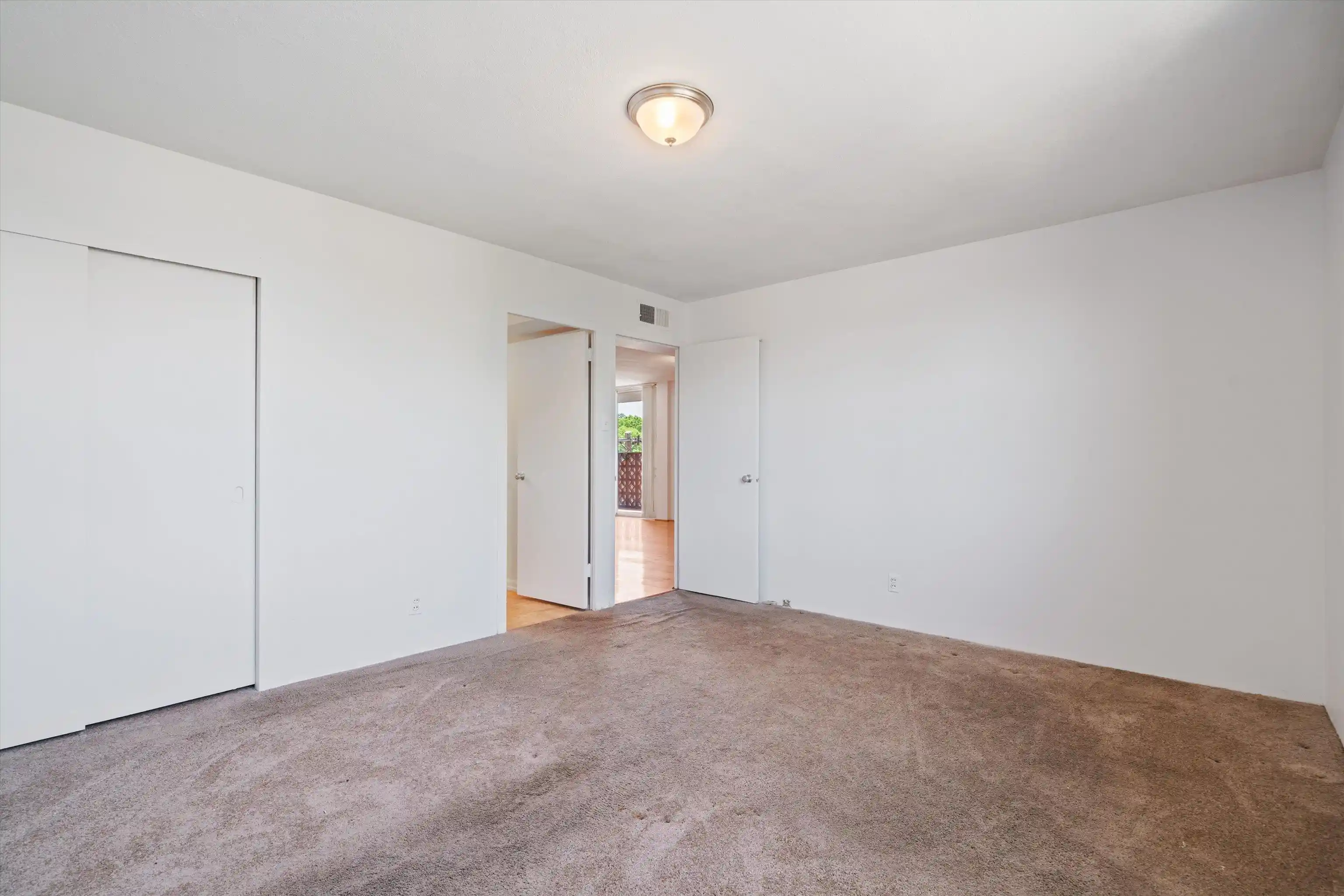 Photo 3 of Townhouse for sale at 2277 Union Ave #401, Memphis, TN 38104 | MLS# 10228054 | Listing updated on 2026-08-10