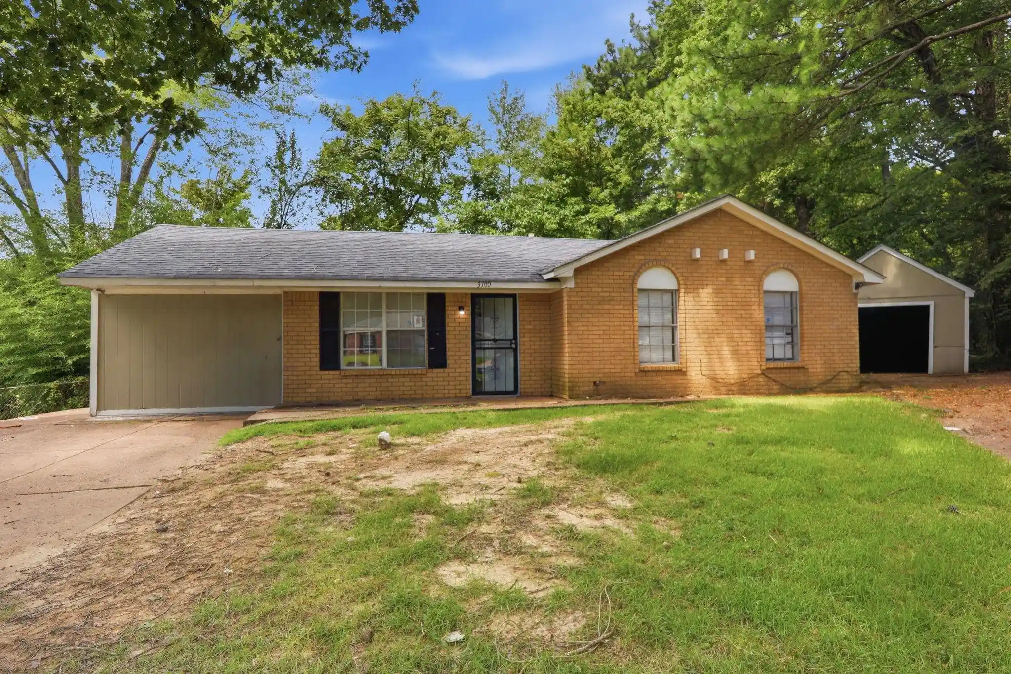Photo 1 of Sale Pending at 3700 Ridgemont Rd, Memphis, TN 38128 | MLS# 10228105 | Listing updated on 2026-09-17