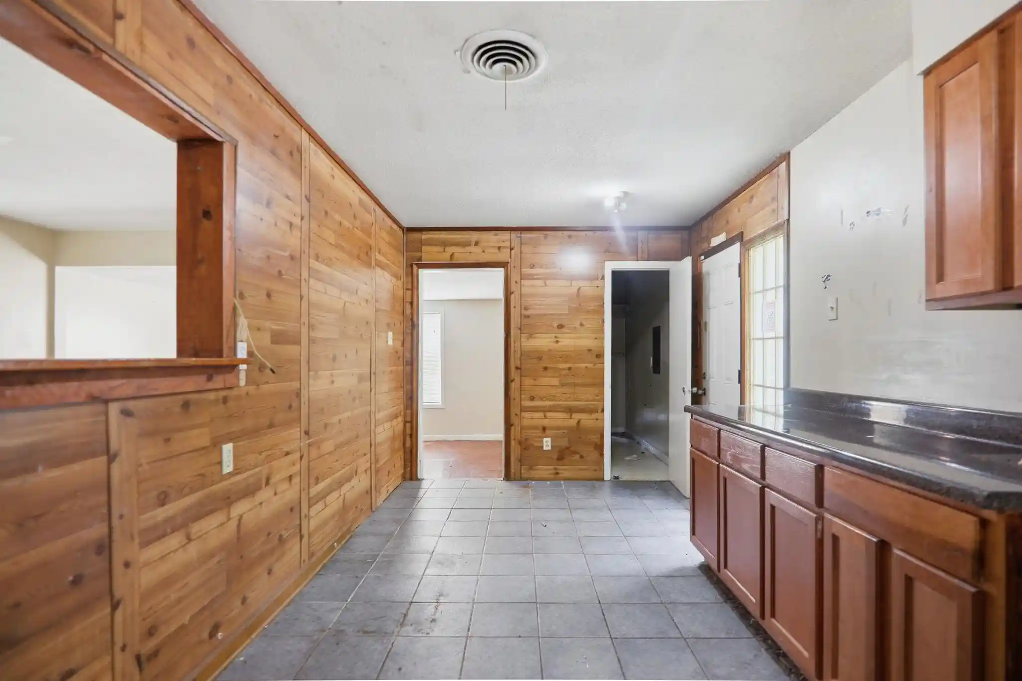 Photo 2 of Sale Pending at 3700 Ridgemont Rd, Memphis, TN 38128 | MLS# 10228105 | Listing updated on 2026-09-17