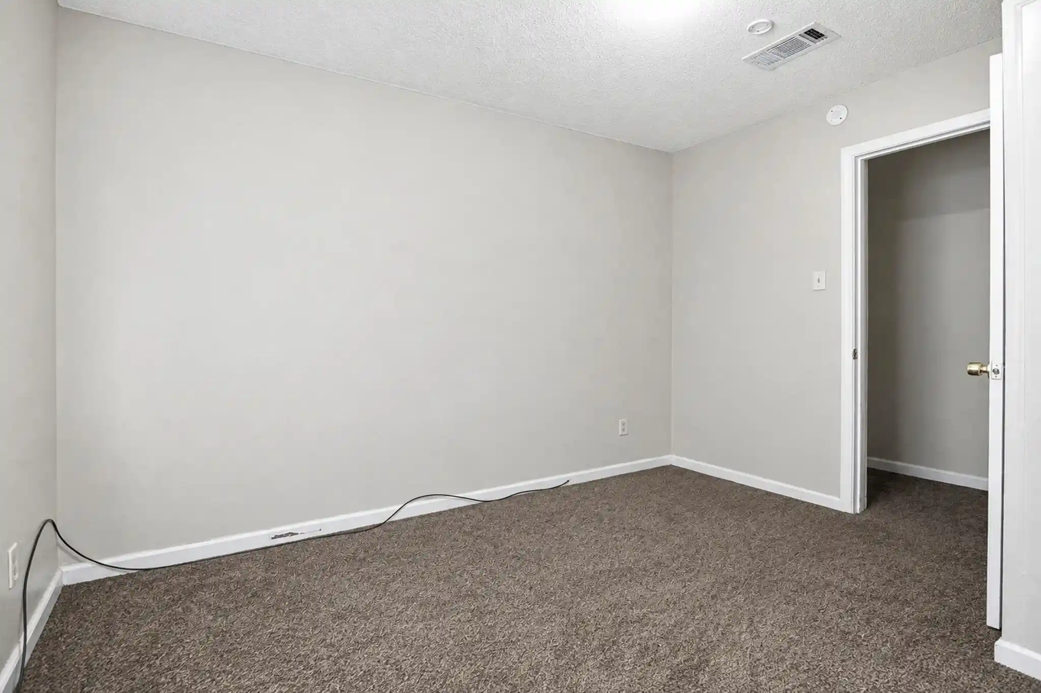 Photo 4 of Sale Pending at 3700 Ridgemont Rd, Memphis, TN 38128 | MLS# 10228105 | Listing updated on 2026-09-17