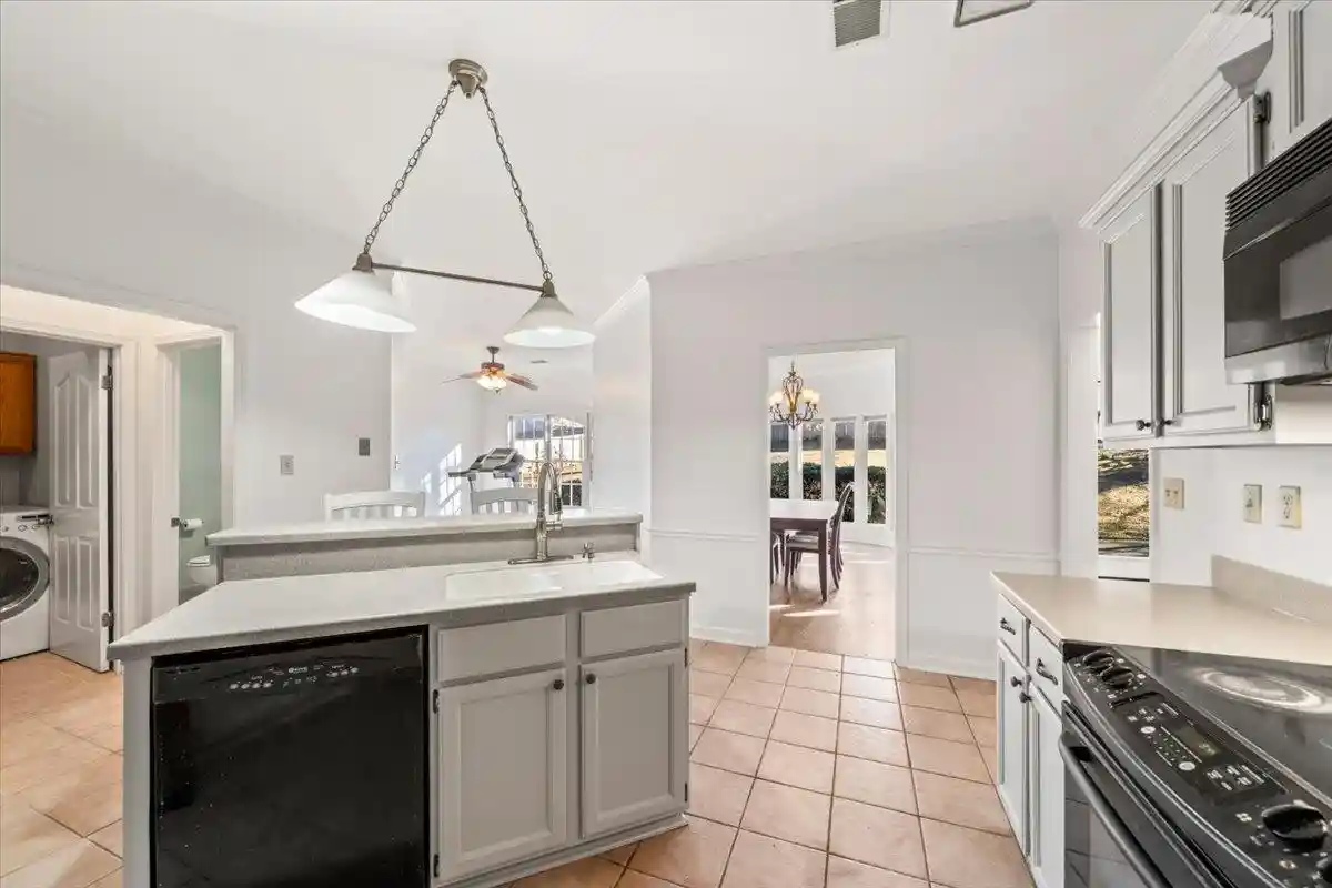 Photo 3 of Single family home for sale at 2174 Knoll Ln, Germantown, TN 38138 | MLS# 10228134 | Listing updated on 2026-09-11