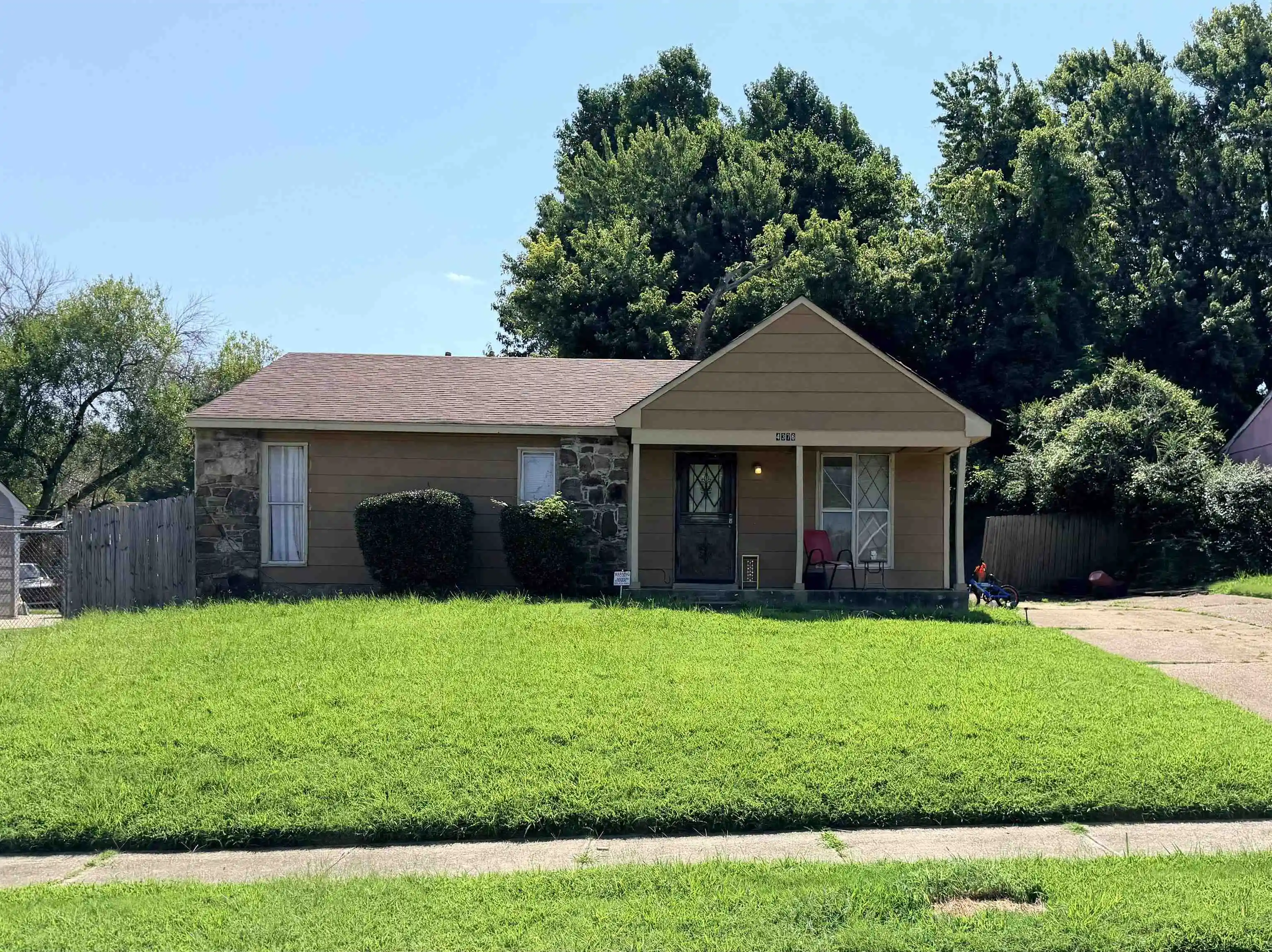 Photo 2 of Single family home for sale at 4376 Howardcrest Dr, Memphis, TN 38128 | MLS# 10228160 | Listing updated on 2026-09-22