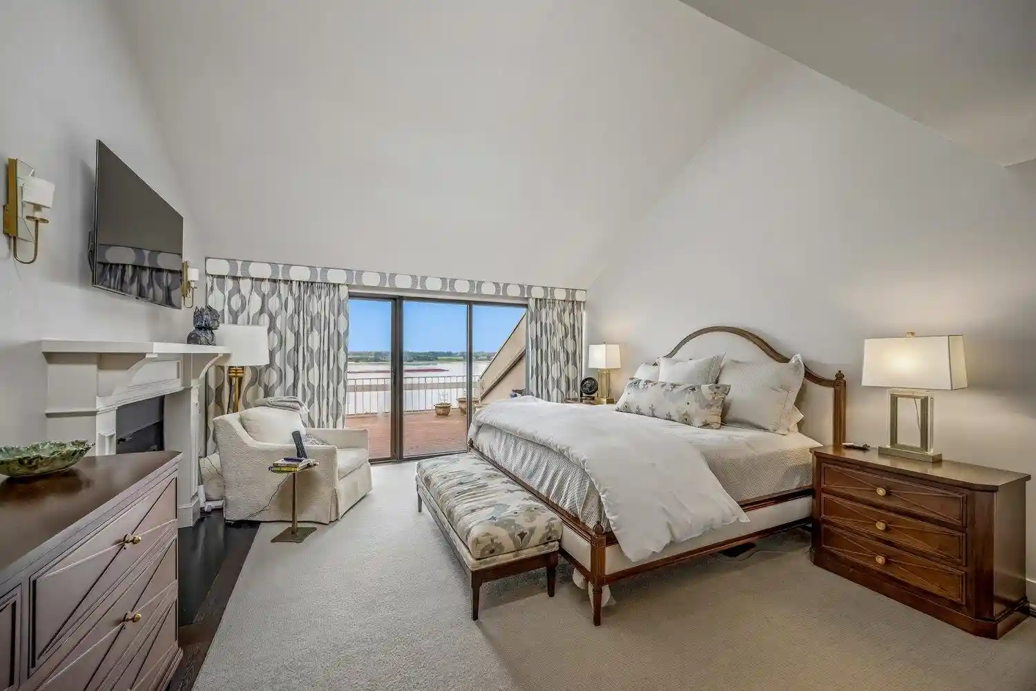 Listing Photo 5 - Condo for sale in building located at 367 Riverbluff Pl, Memphis, TN 38103 - Unit #367