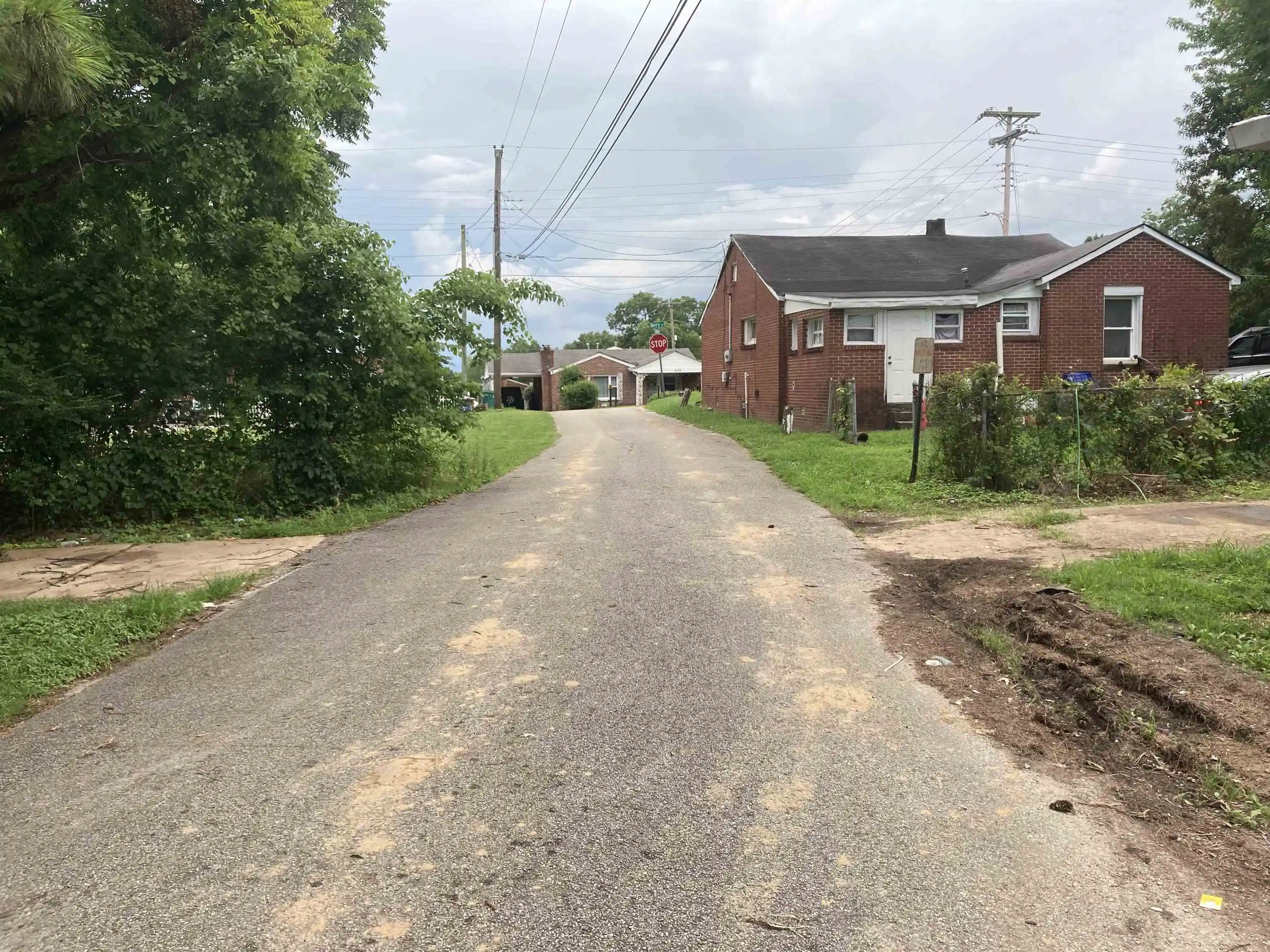 Photo 3 of Single family home for sale at 201 Glass St, Jackson, TN 38301 | MLS# 10228209 | Listing updated on 2026-10-19
