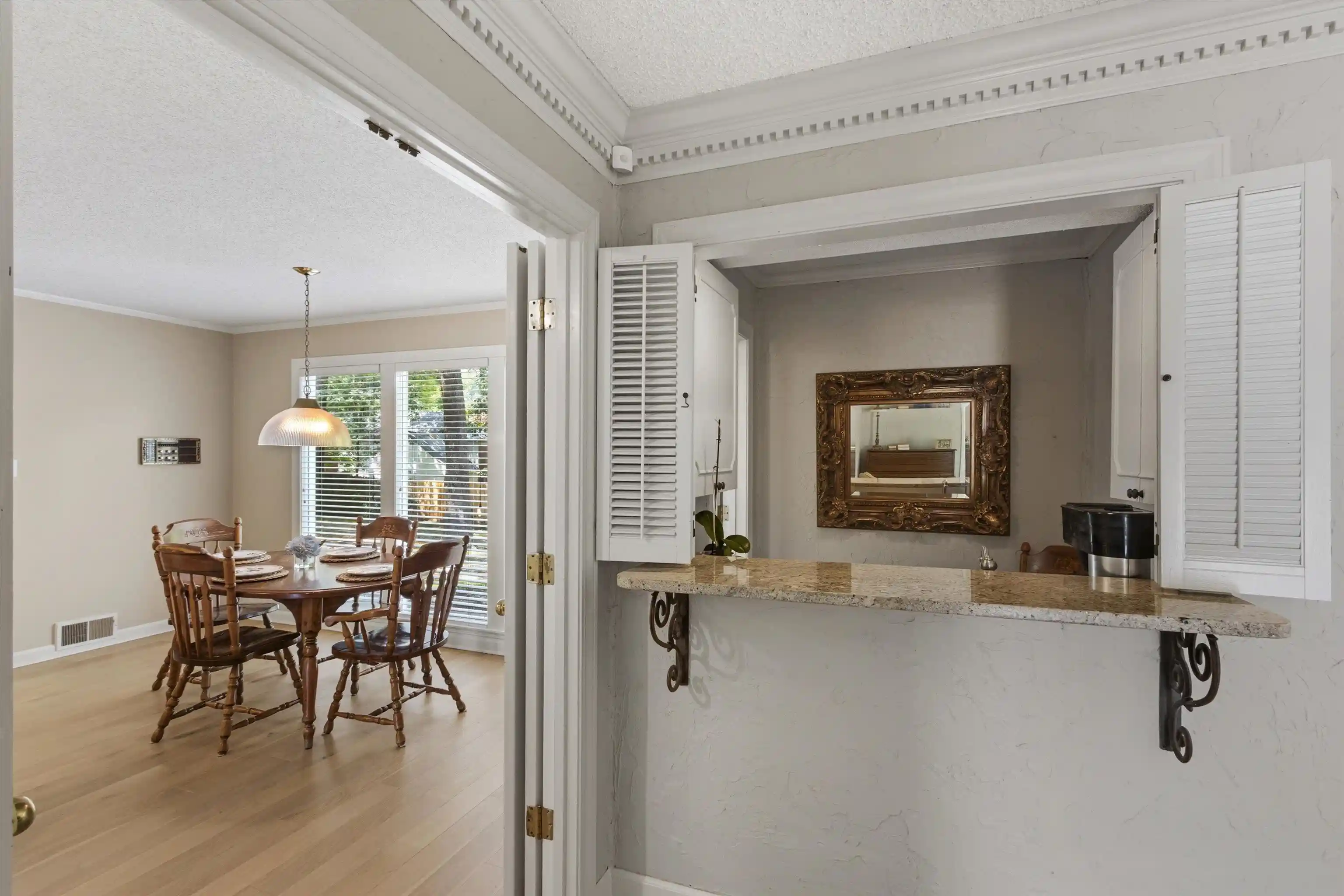 Photo 2 of Single family home for sale at 8422 Poplar Pike, Germantown, TN 38138 | MLS# 10228213 | Listing updated on 2026-08-13