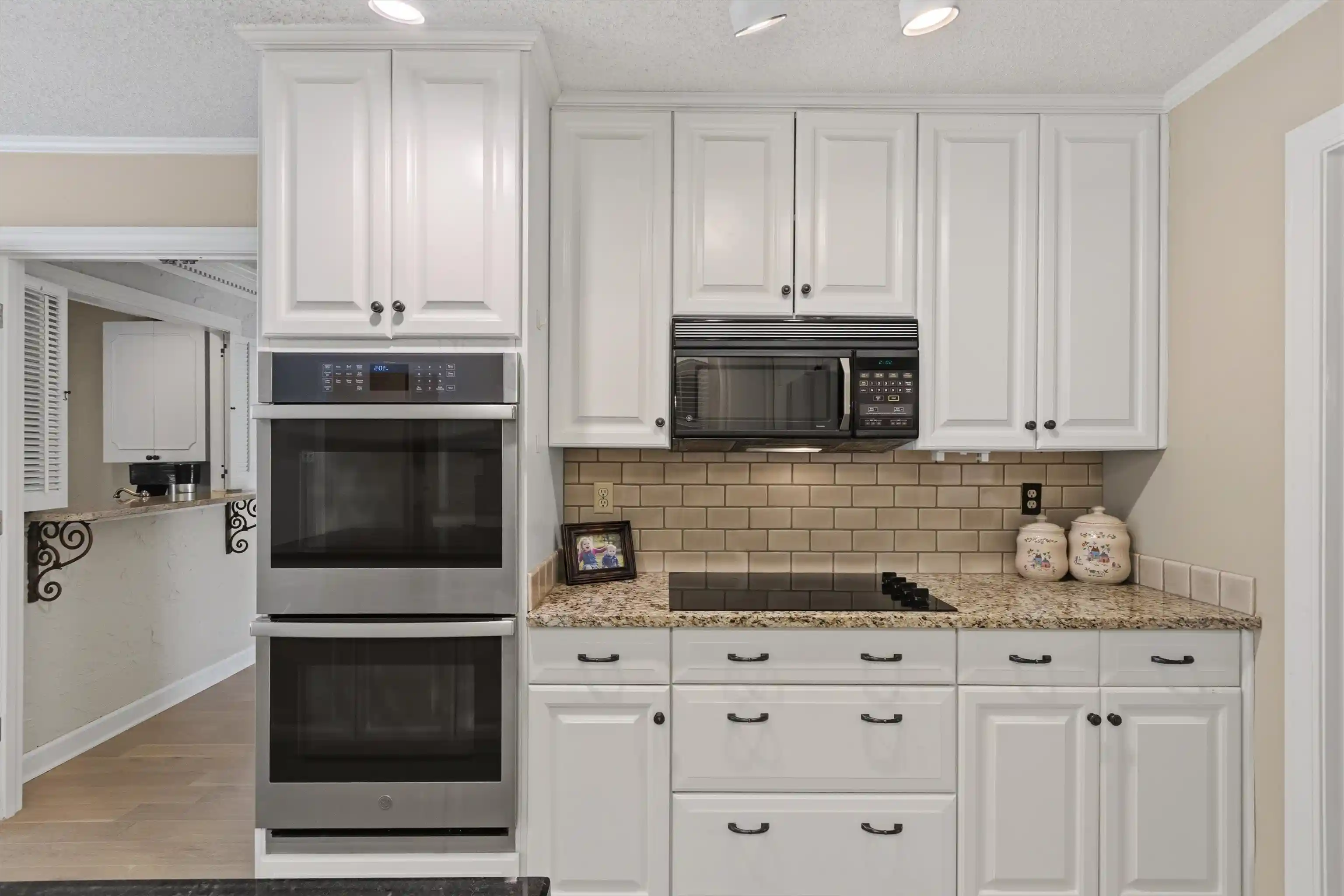 Photo 3 of Single family home for sale at 8422 Poplar Pike, Germantown, TN 38138 | MLS# 10228213 | Listing updated on 2026-08-13