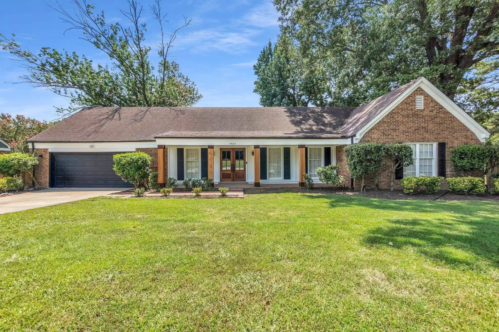 Photo 1 of Sale Pending at 4923 Craigmont Dr, Memphis, TN 38128 | MLS# 10228217 | Listing updated on 2026-08-19