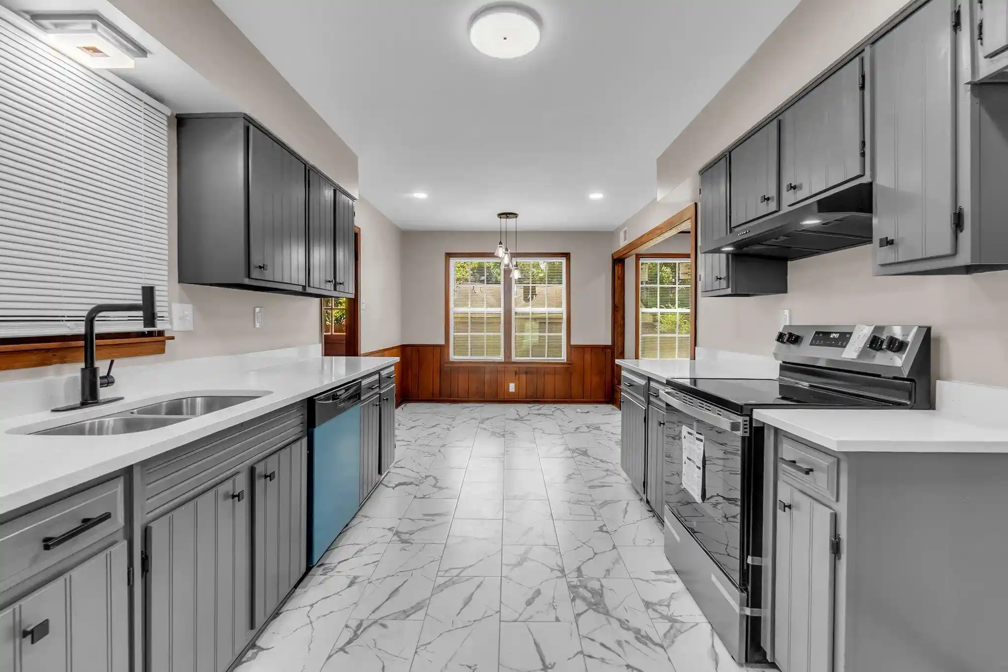 Photo 2 of Sale Pending at 4923 Craigmont Dr, Memphis, TN 38128 | MLS# 10228217 | Listing updated on 2026-08-19