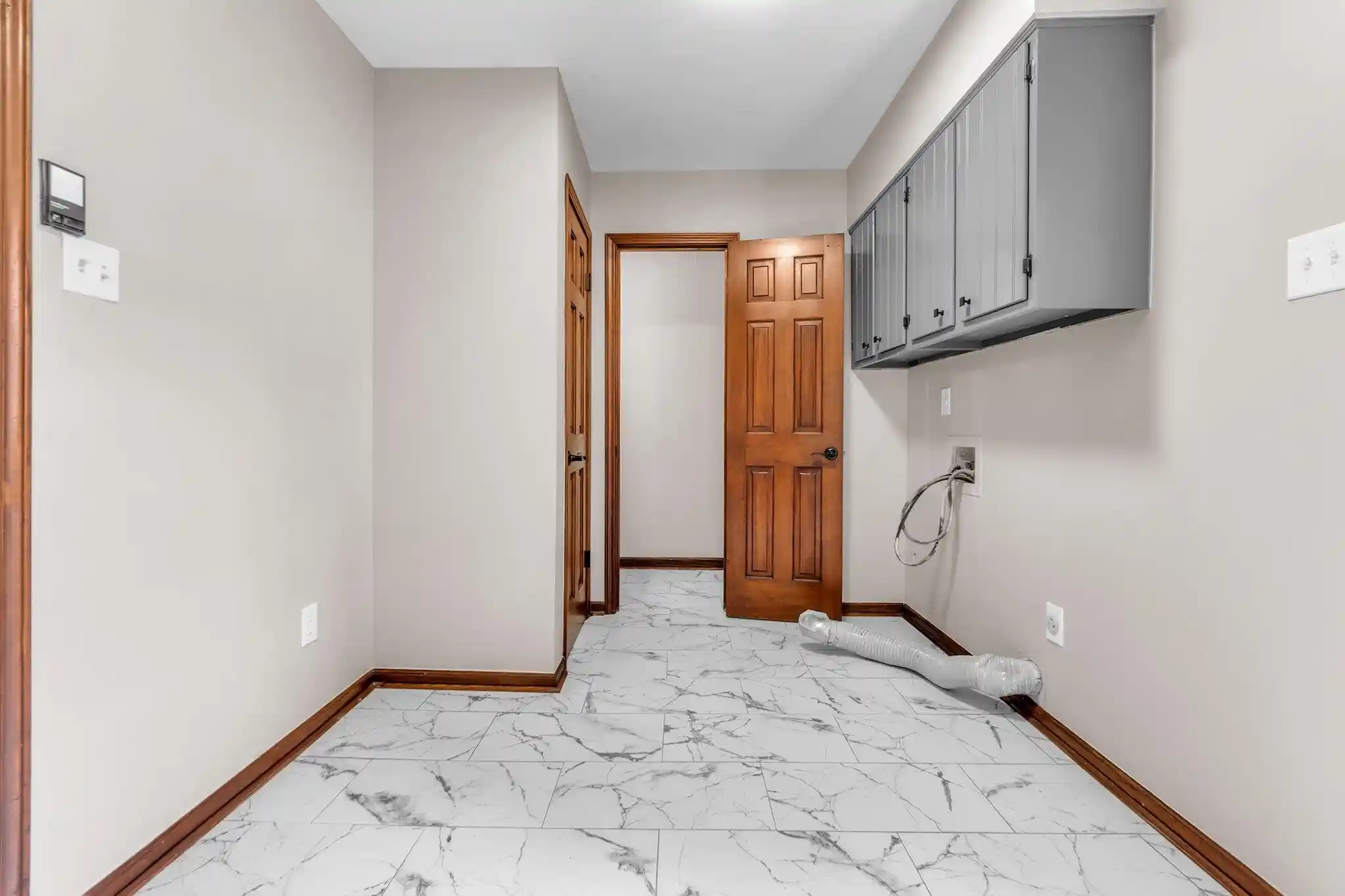 Photo 4 of Sale Pending at 4923 Craigmont Dr, Memphis, TN 38128 | MLS# 10228217 | Listing updated on 2026-08-19