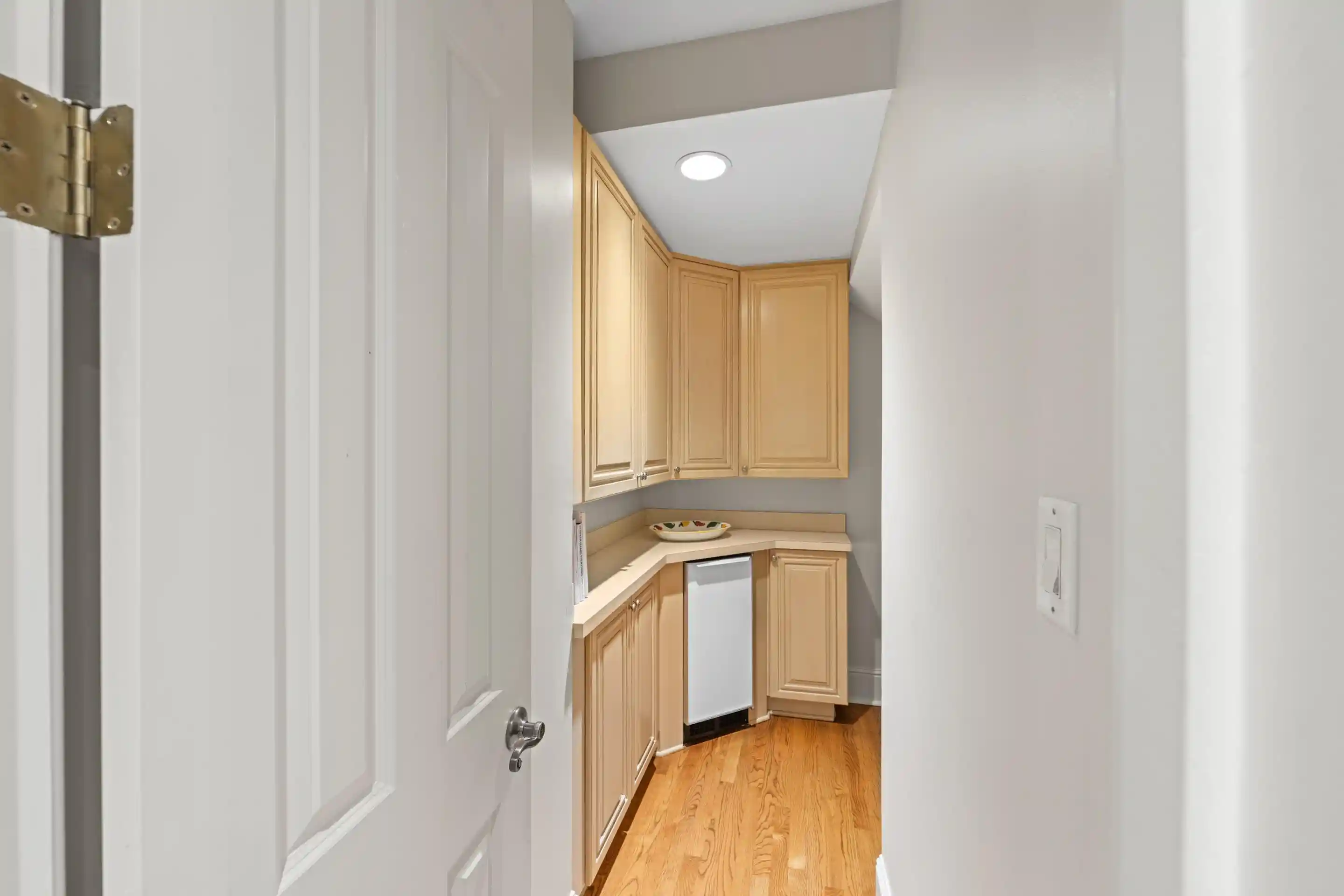 Photo 2 of Sale Pending at 3090 Oakleigh Manor Cv, Germantown, TN 38138 | MLS# 10228252 | Listing updated on 2026-09-14