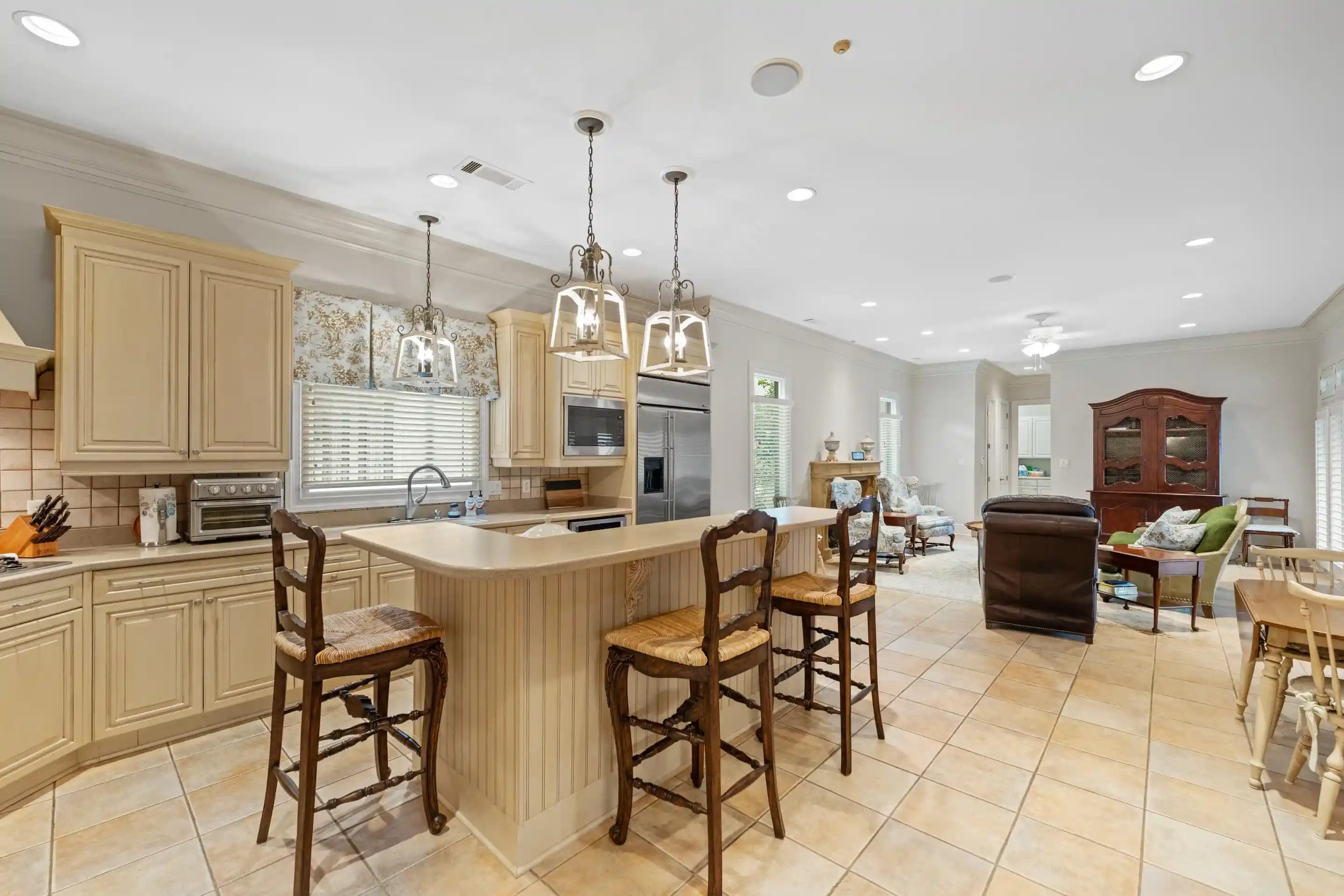 Photo 3 of Sale Pending at 3090 Oakleigh Manor Cv, Germantown, TN 38138 | MLS# 10228252 | Listing updated on 2026-09-14