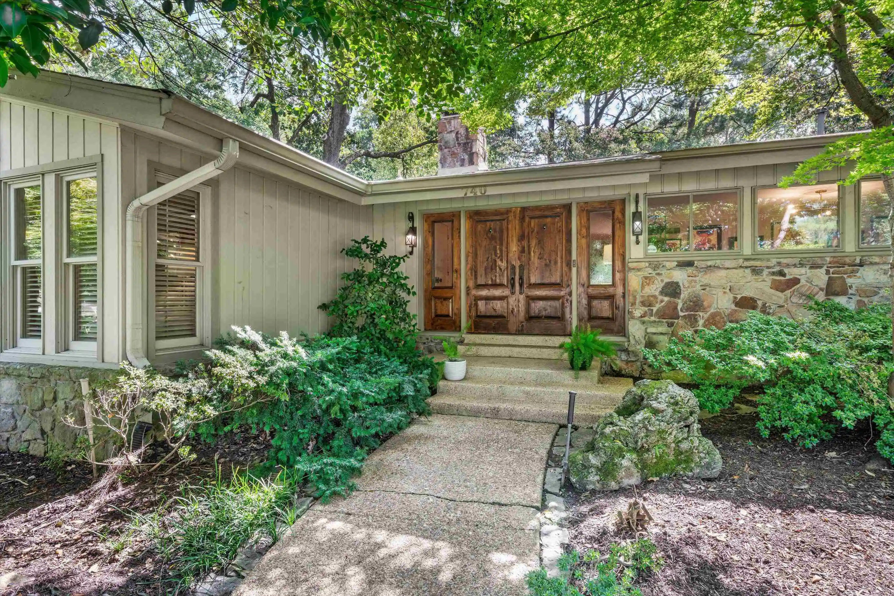 Photo 1 of Single family home for sale at 740 Sweetbrier Rd, Memphis, TN 38120 | MLS# 10228287 | Listing updated on 2026-10-03
