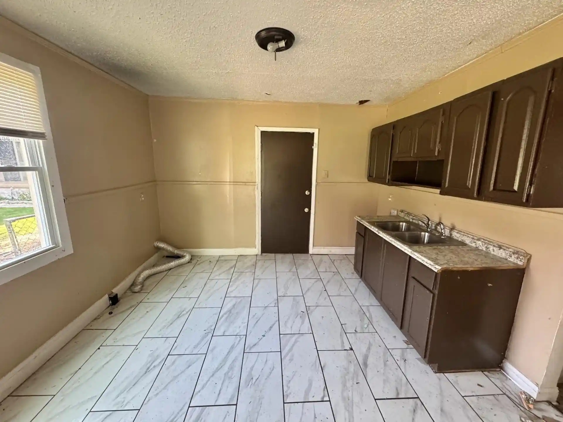 Photo 4 of Single family home for sale at 1500 Leland St, Memphis, TN 38106 | MLS# 10228329 | Listing updated on 2026-08-13