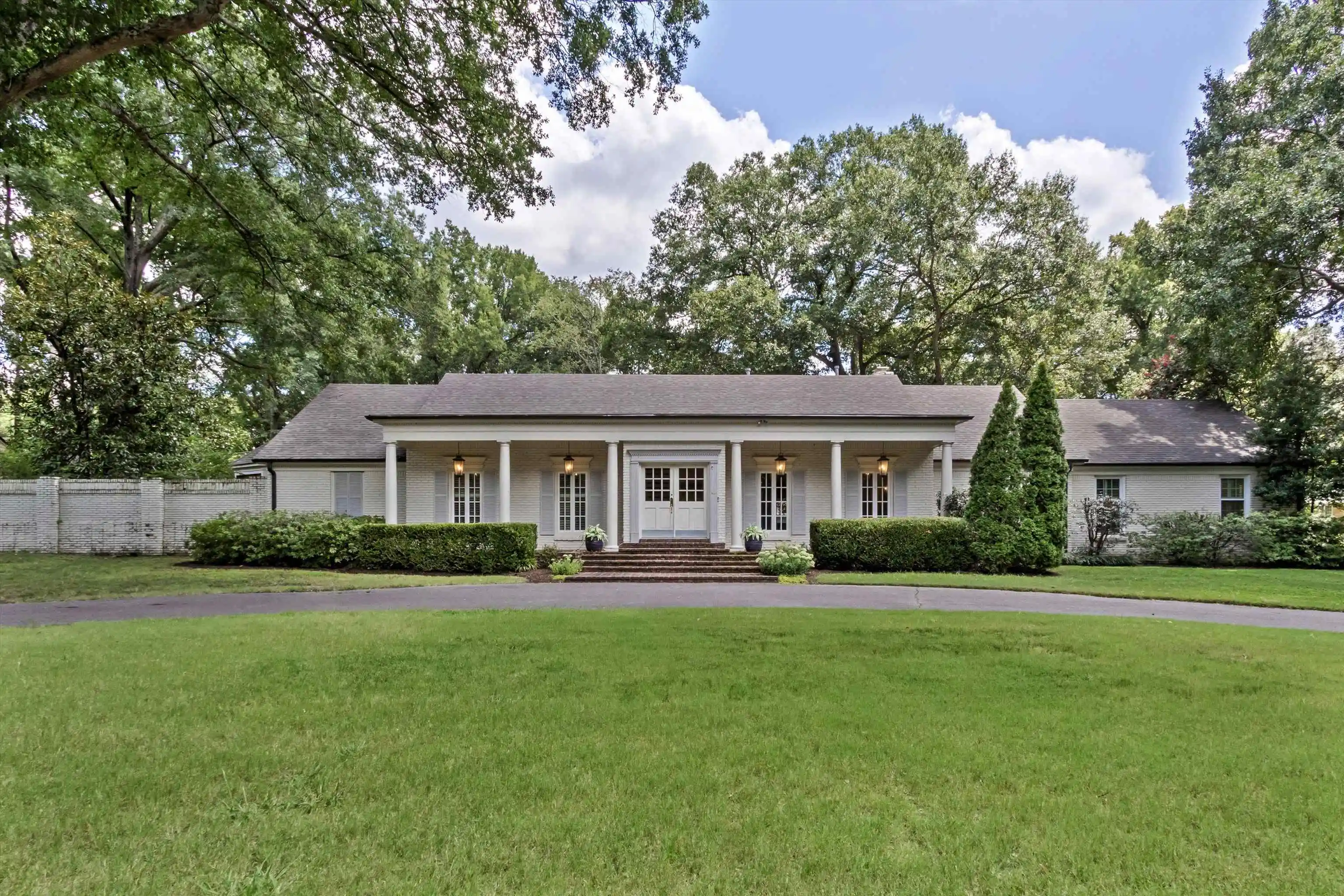 1st image of 322 N Rose Rd, Memphis, TN 38117 | MLS# 10228361