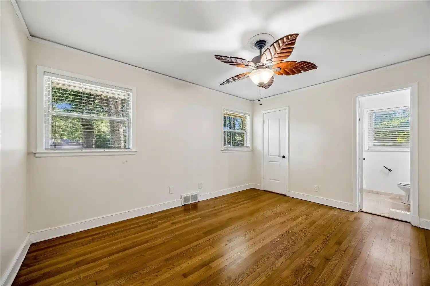 Photo 4 of Single family home for sale at 5491 Laurie Ln, Memphis, TN 38120 | MLS# 10228362 | Listing updated on 2026-08-14