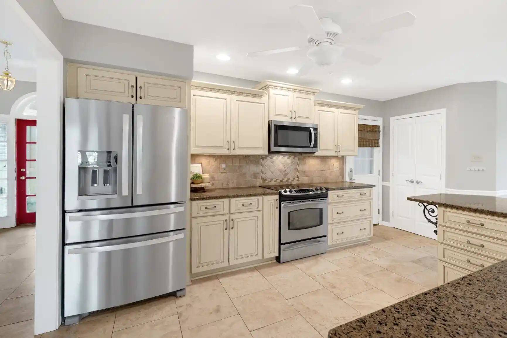 Photo 3 of Sale Pending at 6681 Stonetrace Dr, Bartlett, TN 38135 | MLS# 10228382 | Listing updated on 2026-08-18