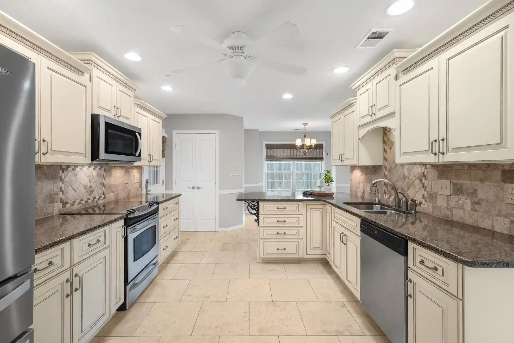 Photo 3 of Sale Pending at 6681 Stonetrace Dr, Bartlett, TN 38135 | MLS# 10228382 | Listing updated on 2026-08-18