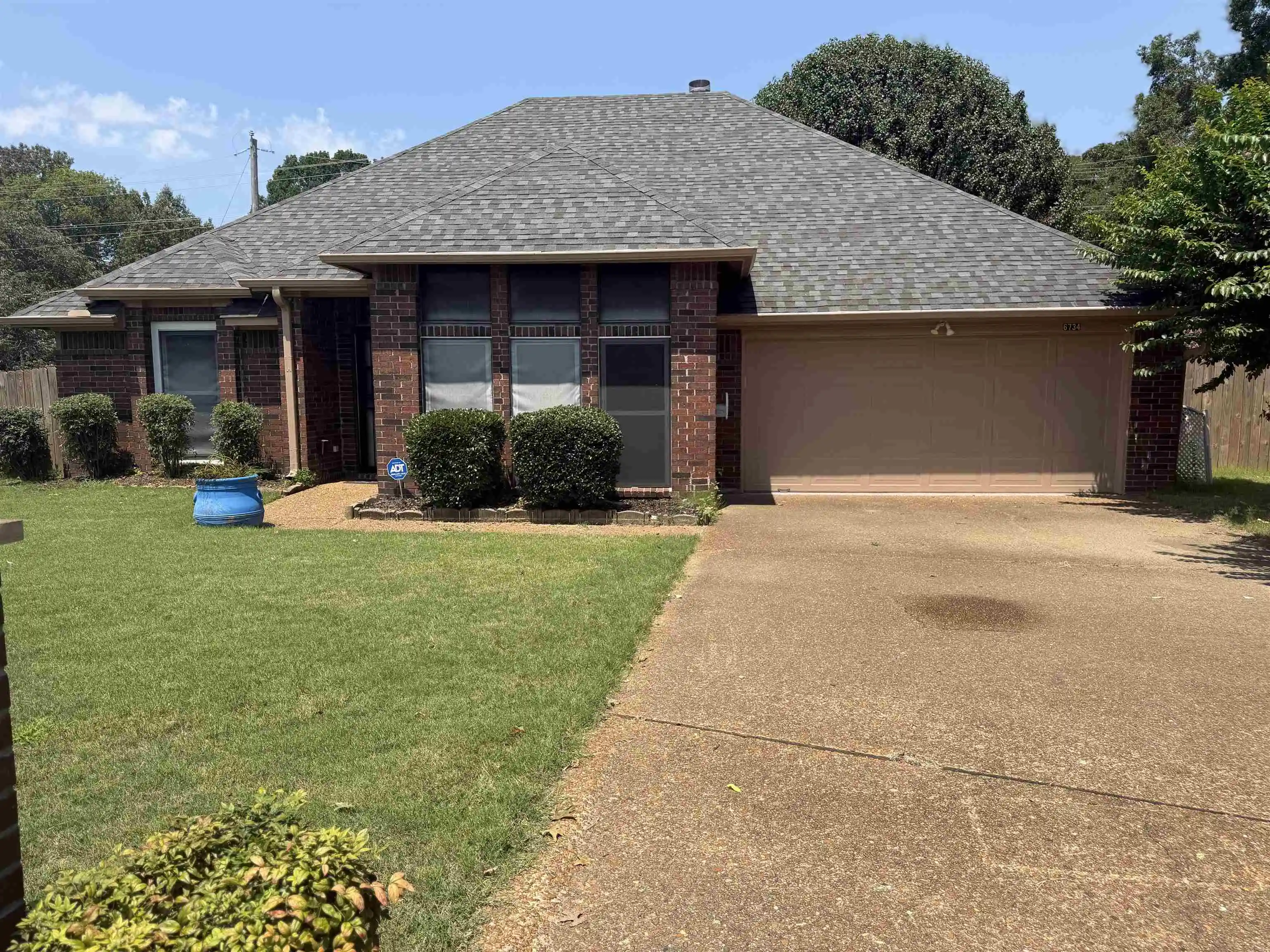 Photo 1 of Sale Pending at 6734 E Spencer Forest Dr, Memphis, TN 38141 | MLS# 10228405 | Listing updated on 2026-08-18