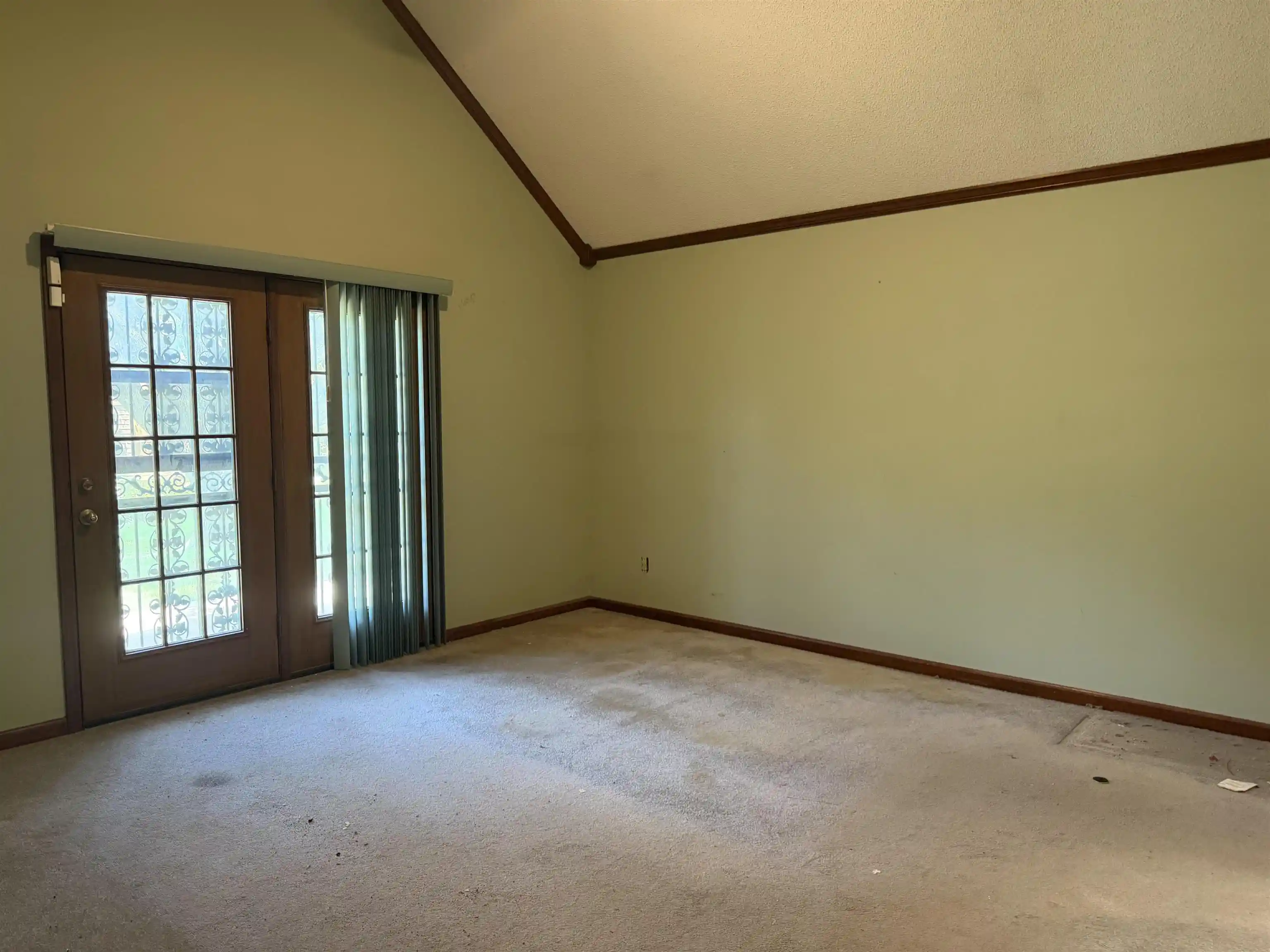 Photo 2 of Sale Pending at 6734 E Spencer Forest Dr, Memphis, TN 38141 | MLS# 10228405 | Listing updated on 2026-08-18